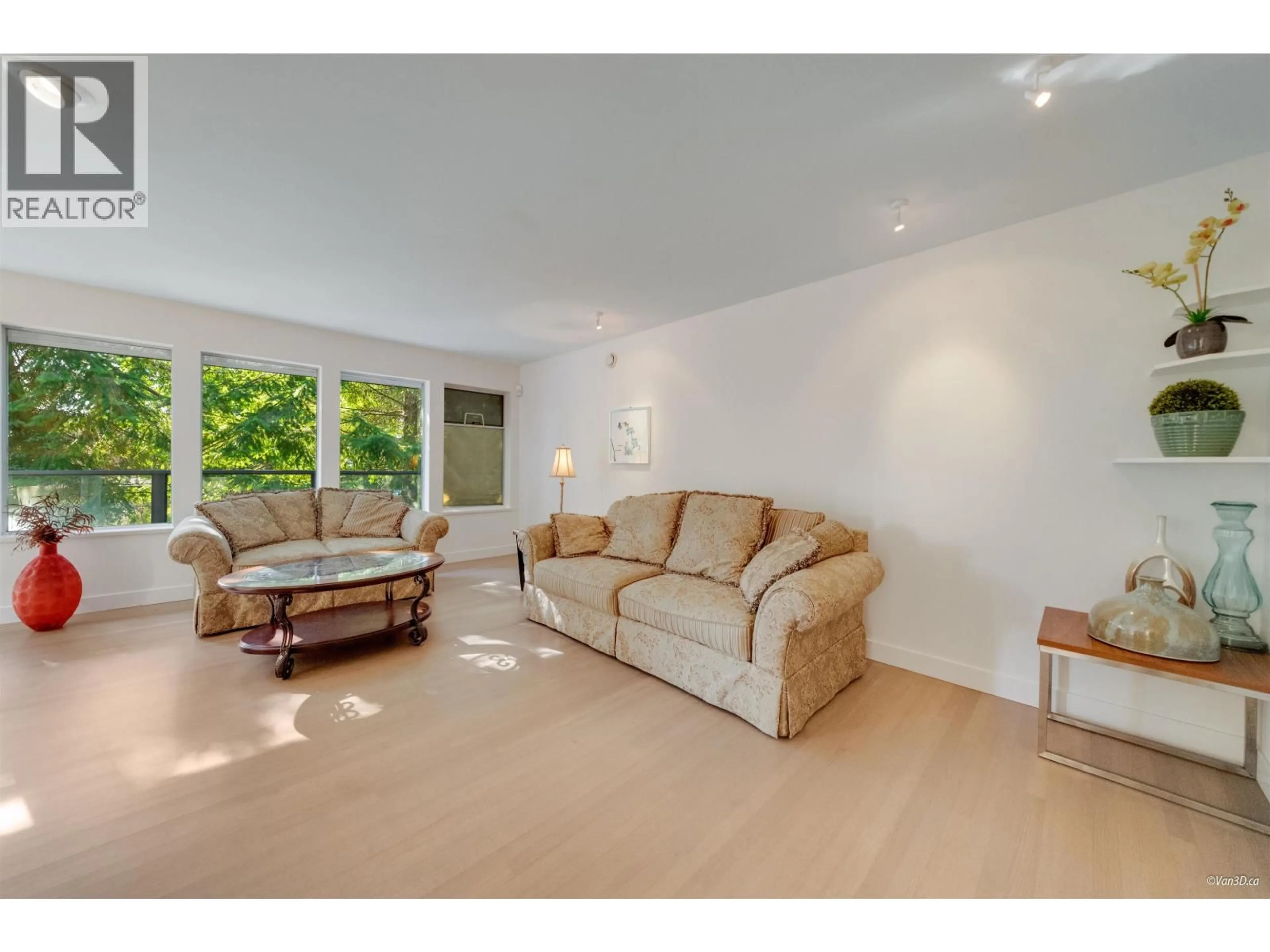 Living room with furniture, unknown for 8515 ANSELL PLACE, West Vancouver British Columbia V7W2W3