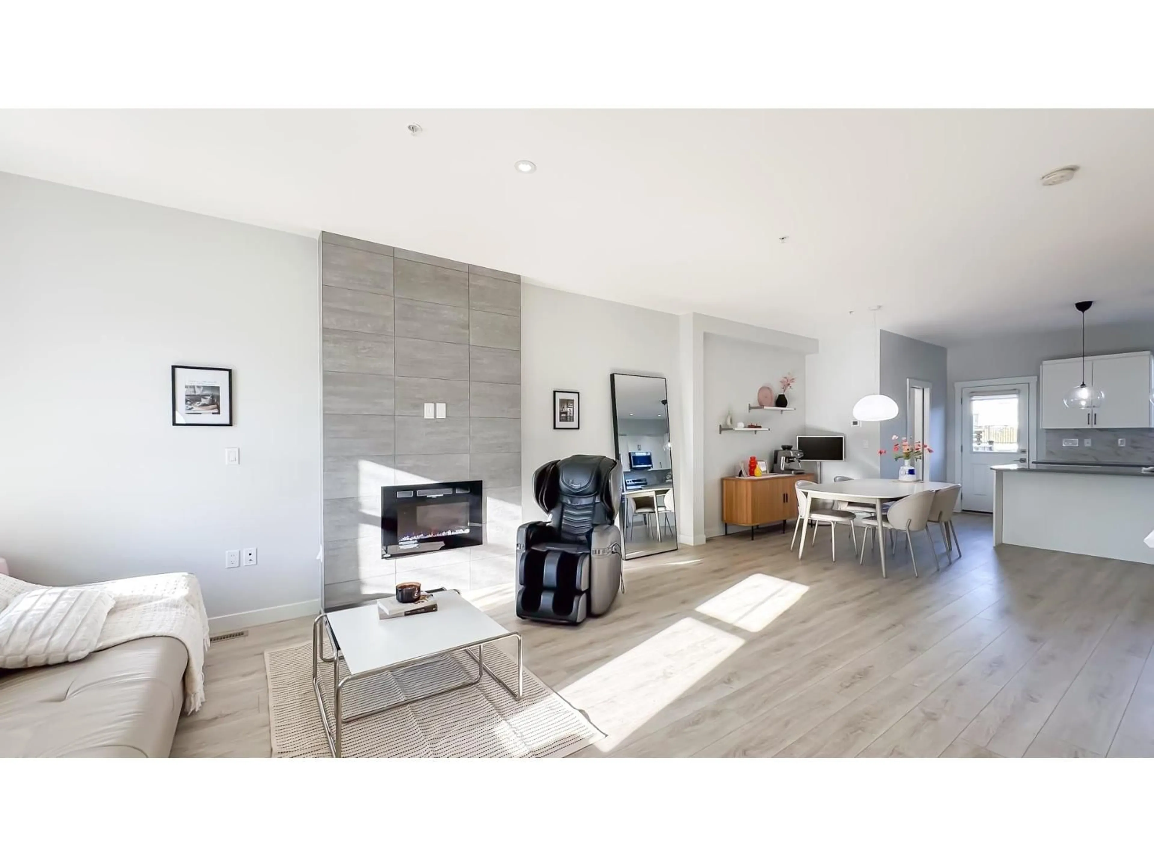 Living room with furniture, unknown for 20185 83 AVENUE, Langley British Columbia V2Y4L1