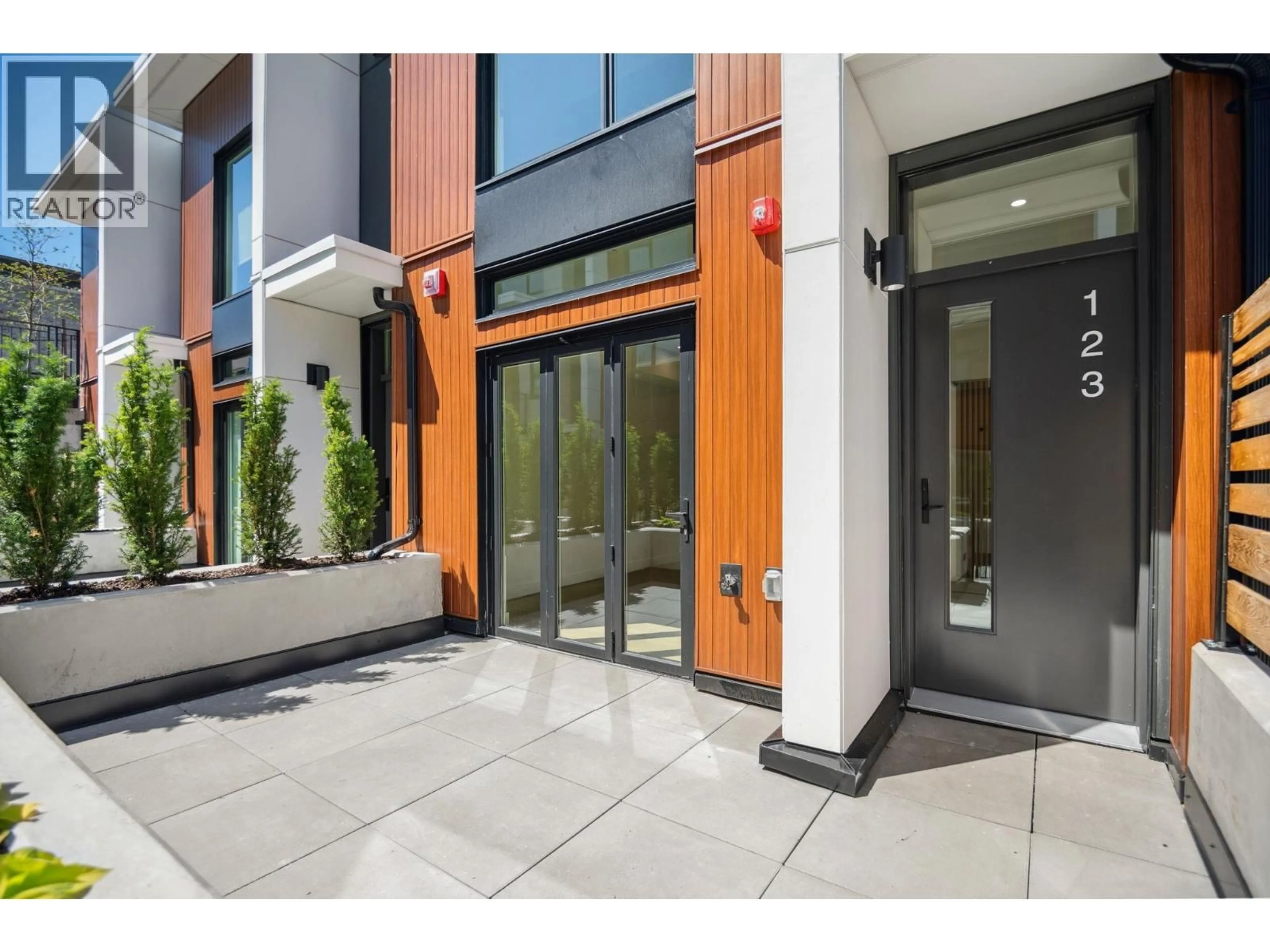 Indoor entryway for 123 - 725 49 AVENUE, Vancouver British Columbia V5Z0L1