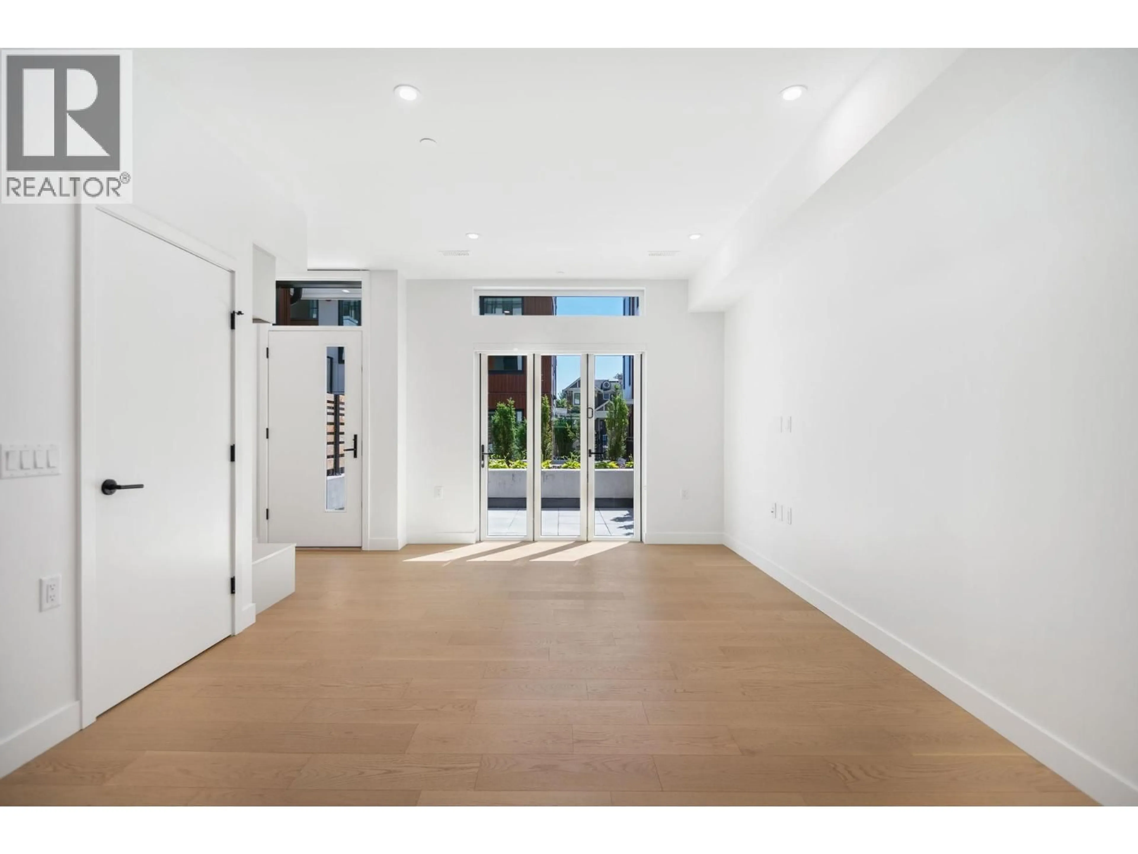 Indoor entryway for 123 - 725 49 AVENUE, Vancouver British Columbia V5Z0L1