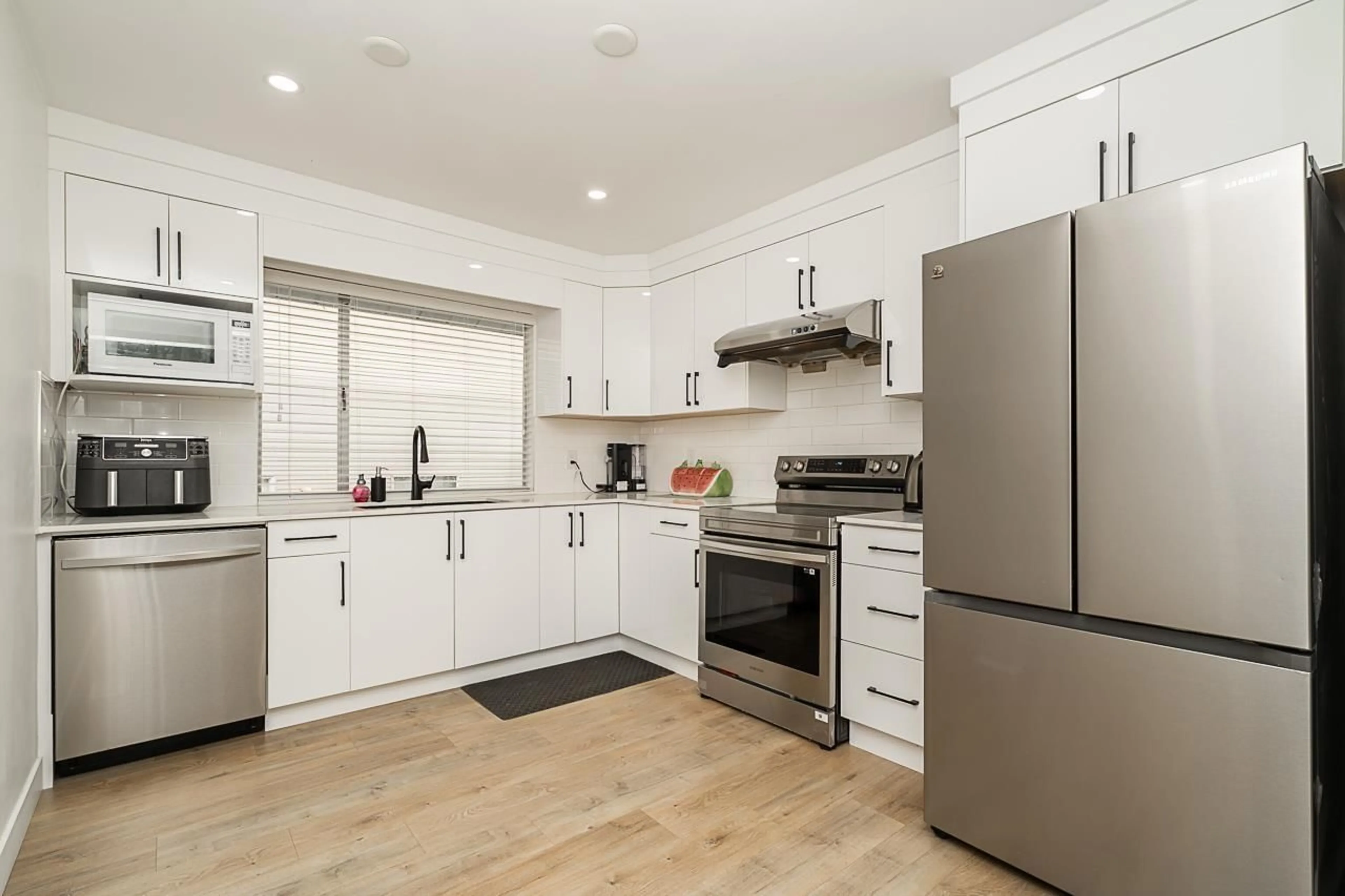 Open concept kitchen, unknown for 11205 78A AVENUE, Delta British Columbia V4C1P4