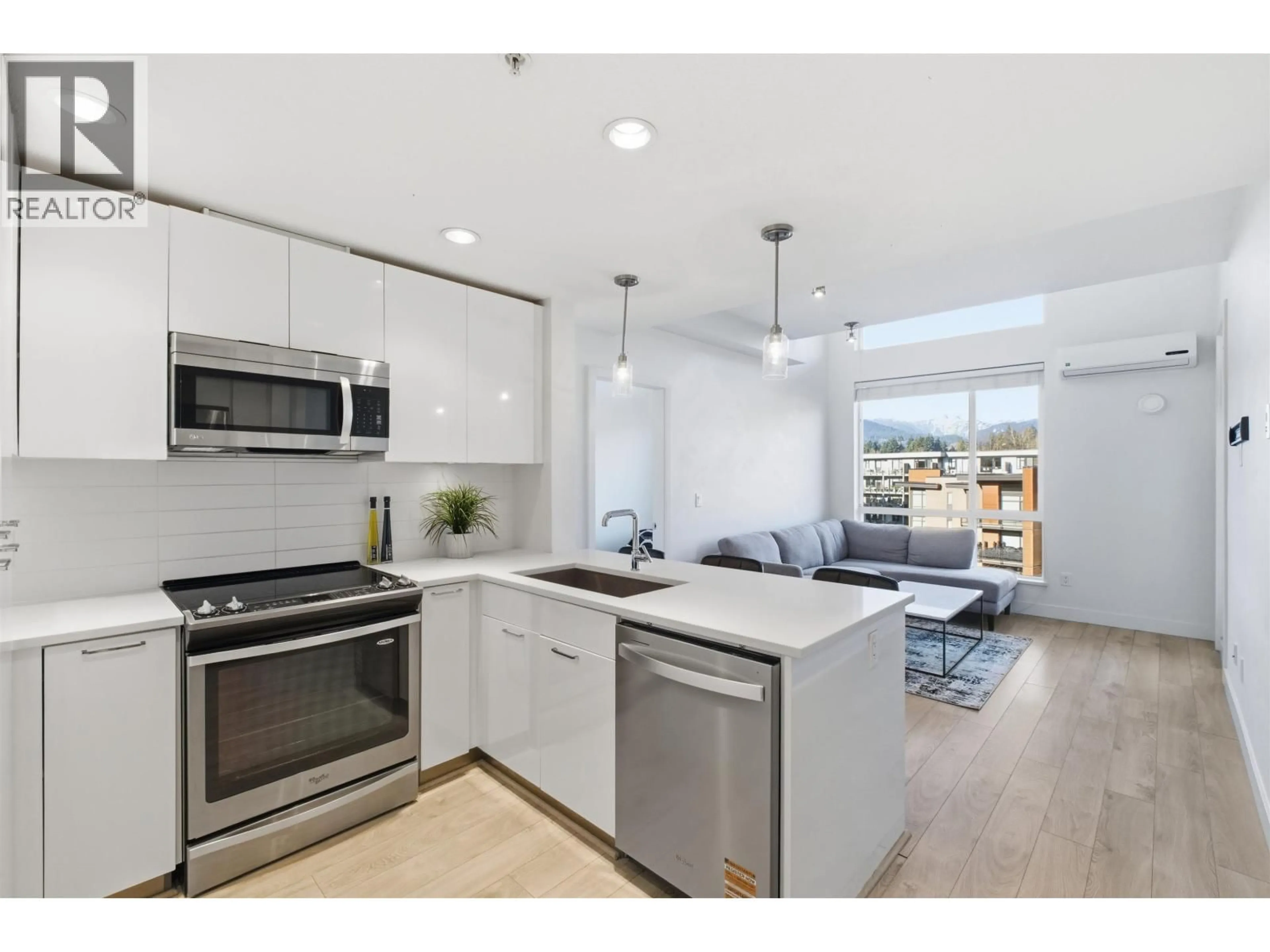 Open concept kitchen, unknown for 605 - 719 3RD STREET, North Vancouver British Columbia V7M0E7