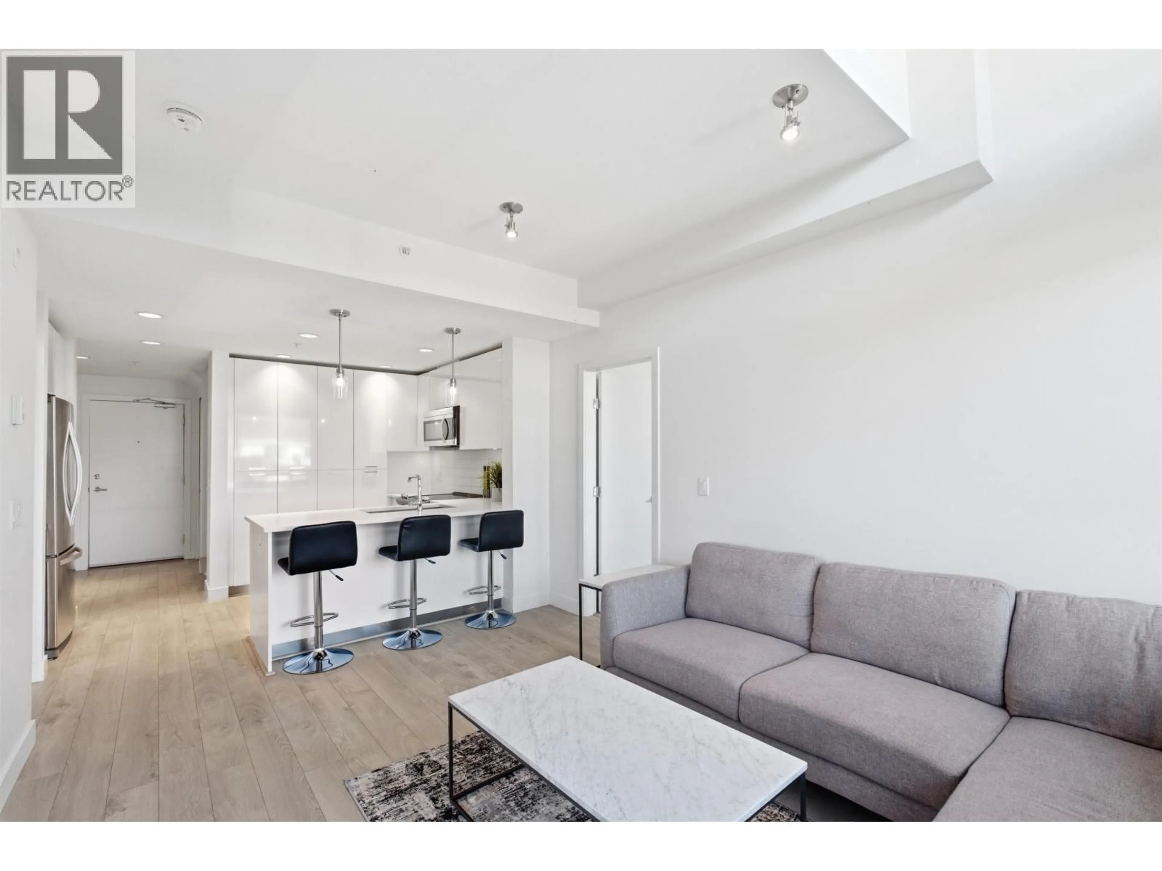 Living room with furniture, unknown for 605 - 719 3RD STREET, North Vancouver British Columbia V7M0E7