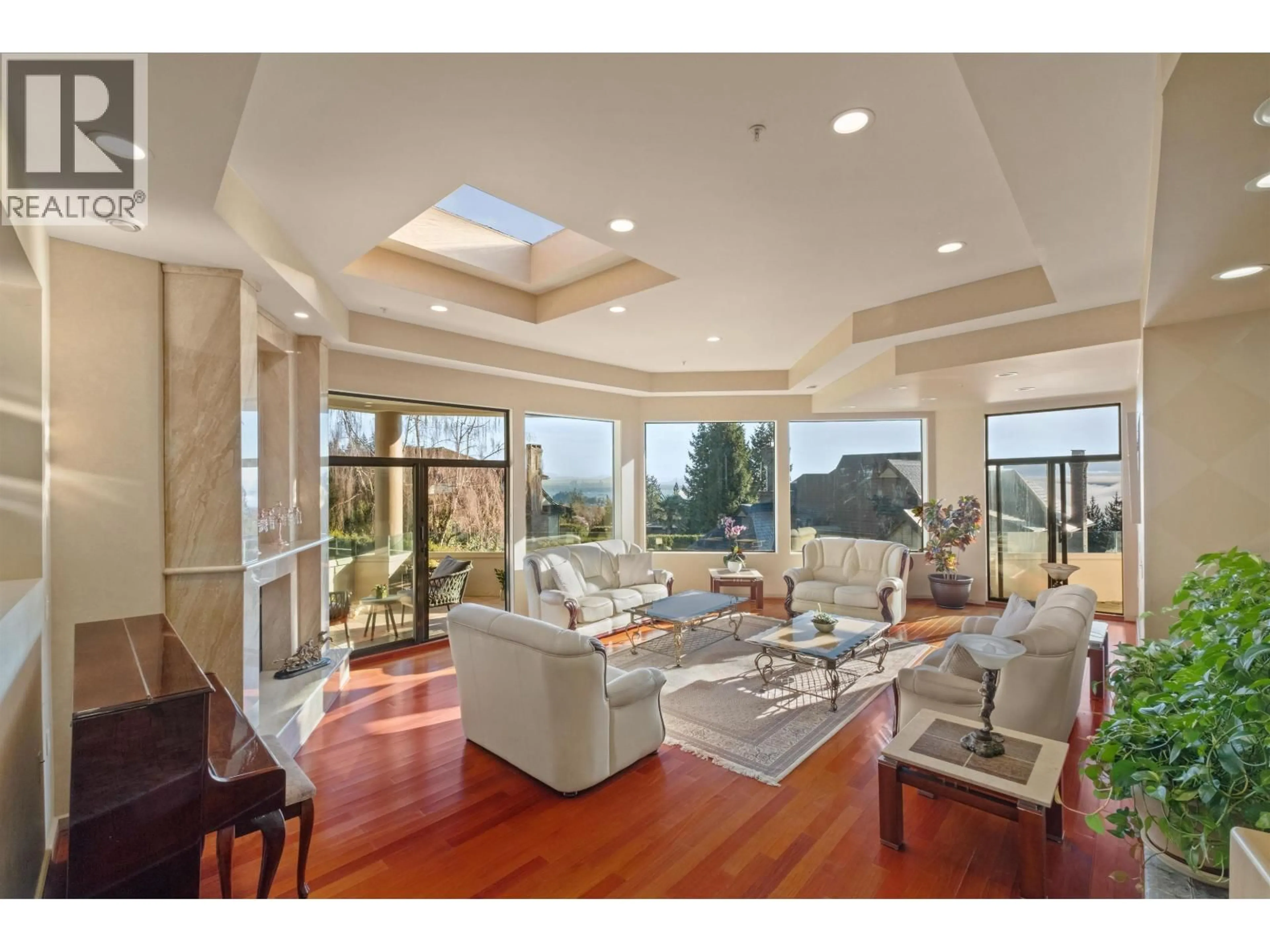 Living room with furniture, unknown for 2490 WESTHILL COURT, West Vancouver British Columbia V7S3A5