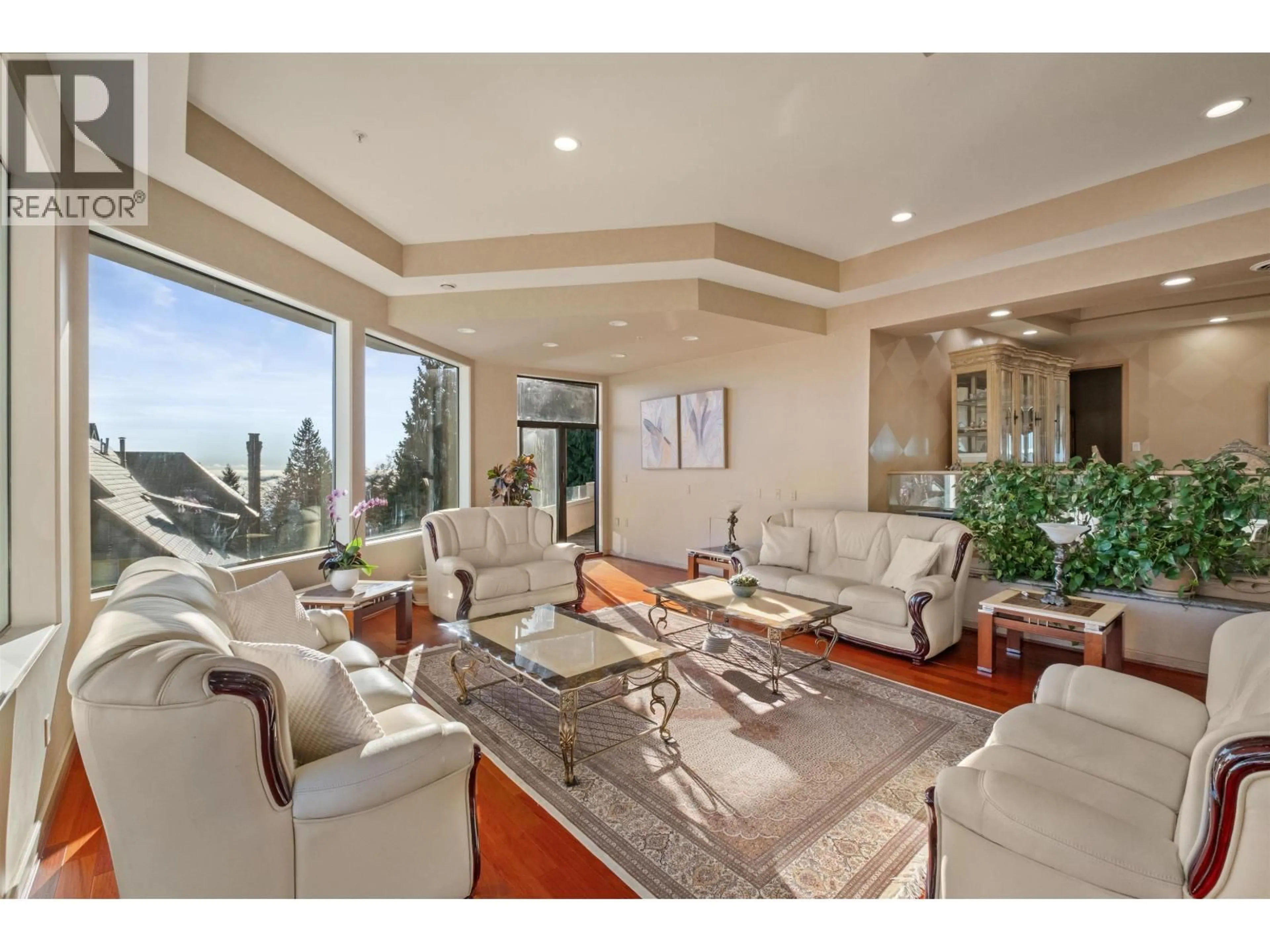 Living room with furniture, unknown for 2490 WESTHILL COURT, West Vancouver British Columbia V7S3A5