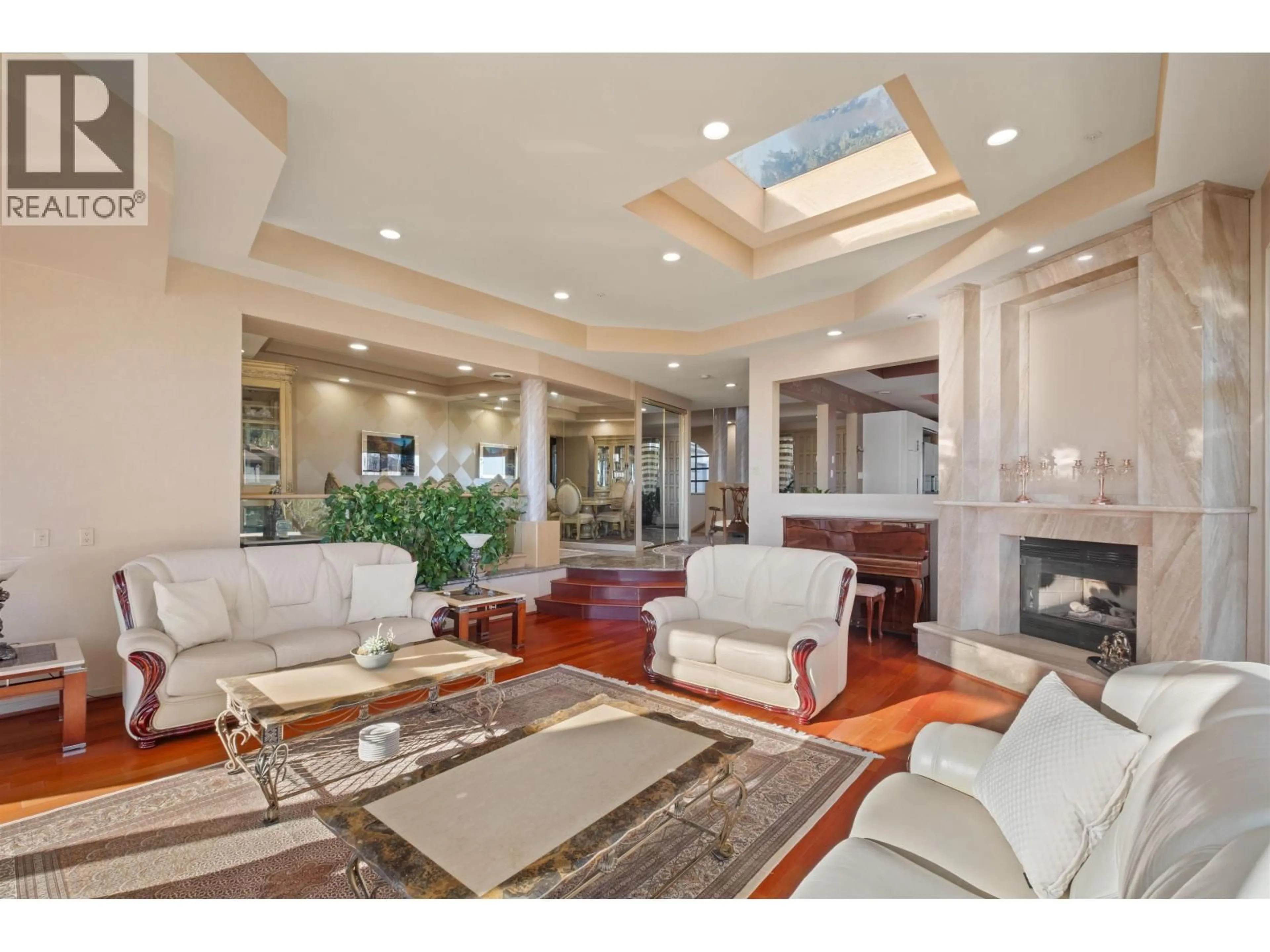 Living room with furniture, unknown for 2490 WESTHILL COURT, West Vancouver British Columbia V7S3A5