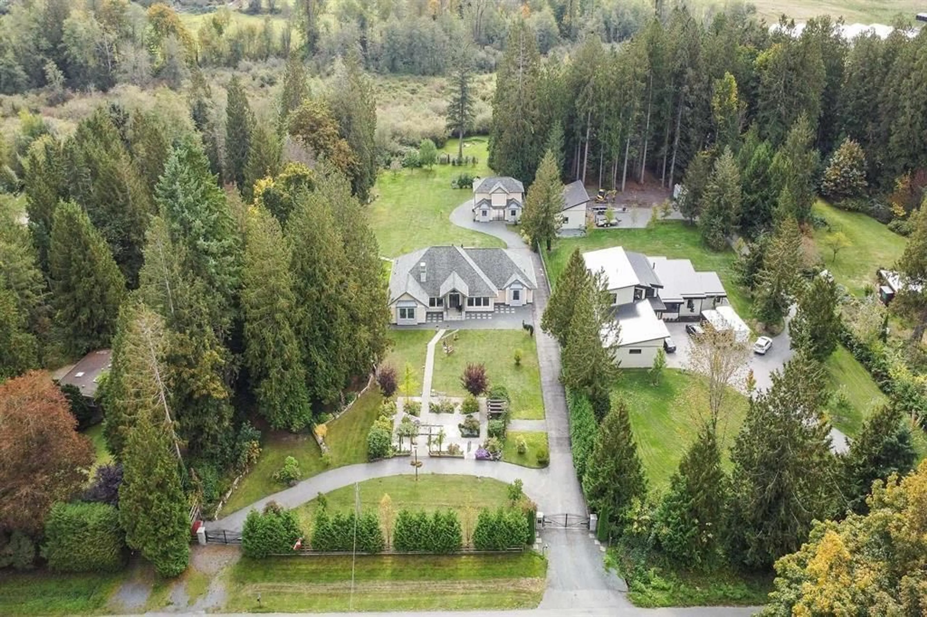 A pic from outside/outdoor area/front of a property/back of a property/a pic from drone, mountain view for 21842 6 AVENUE, Langley British Columbia V2Z1R6