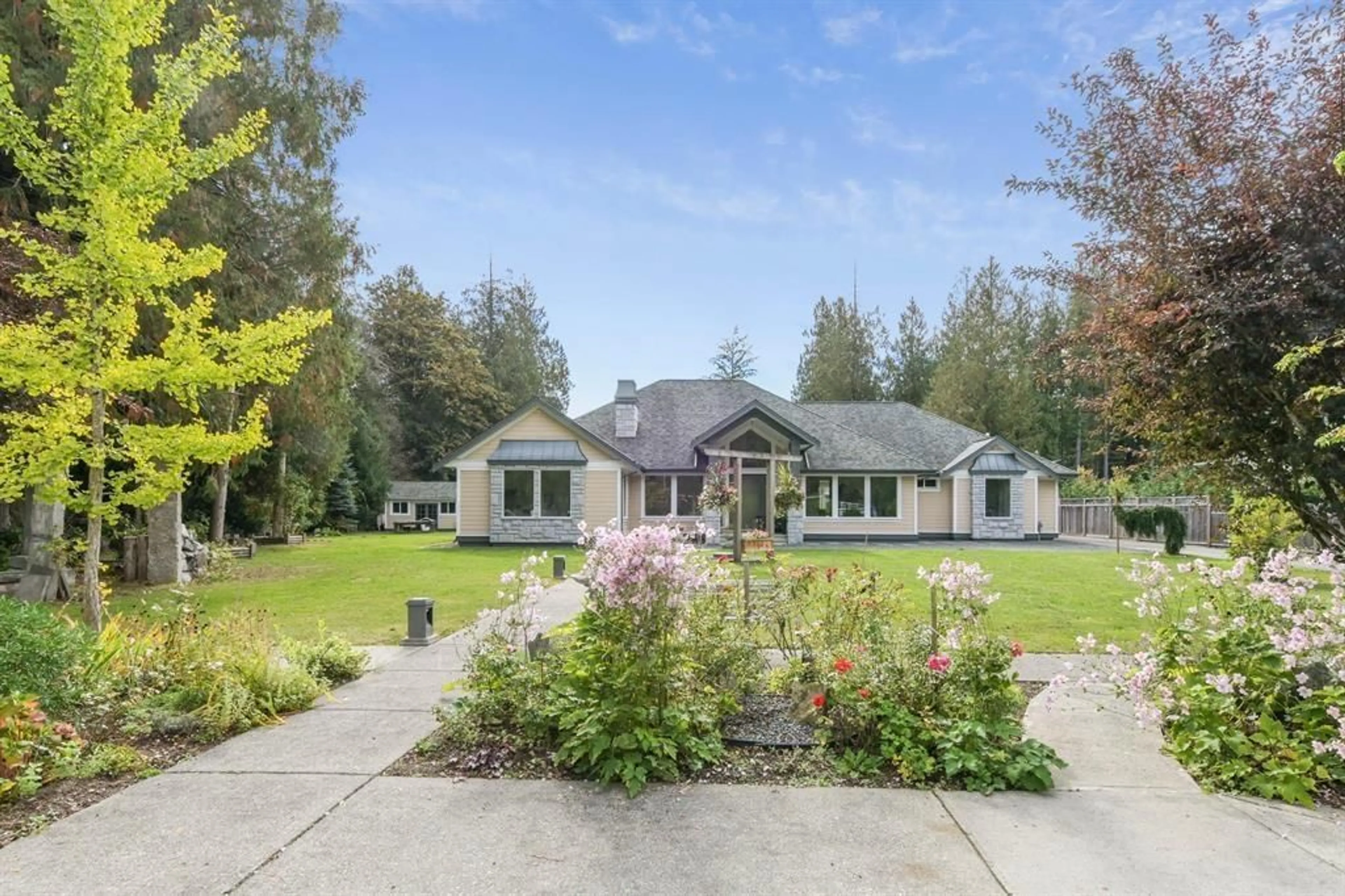A pic from outside/outdoor area/front of a property/back of a property/a pic from drone, street for 21842 6 AVENUE, Langley British Columbia V2Z1R6