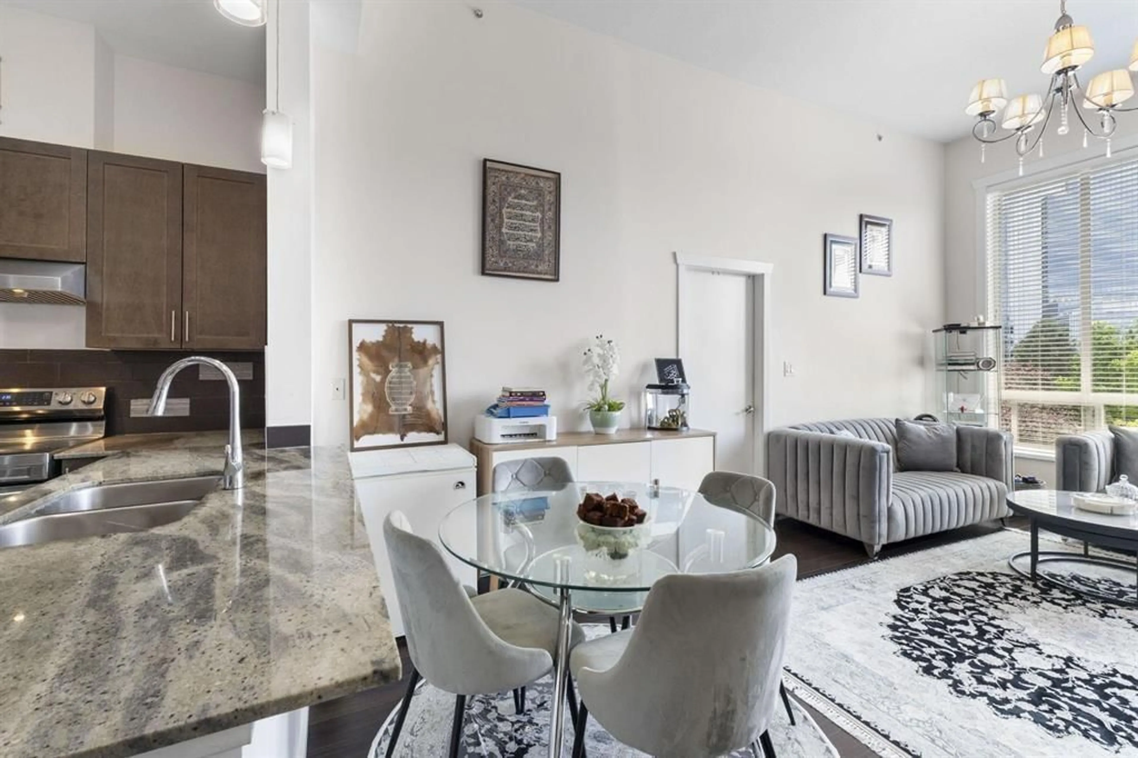 Unknown for 405 - 13468 KING GEORGE BOULEVARD, Surrey British Columbia V3T0B5