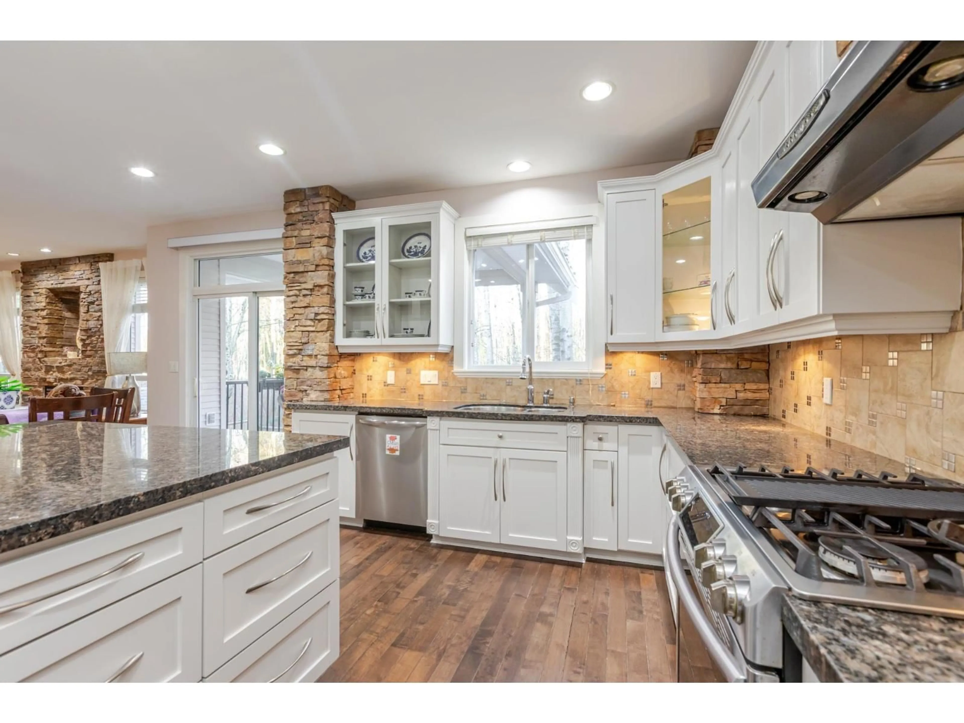 Open concept kitchen, ceramic/tile floor for 20061 74TH AVENUE, Langley British Columbia V2Y3G6