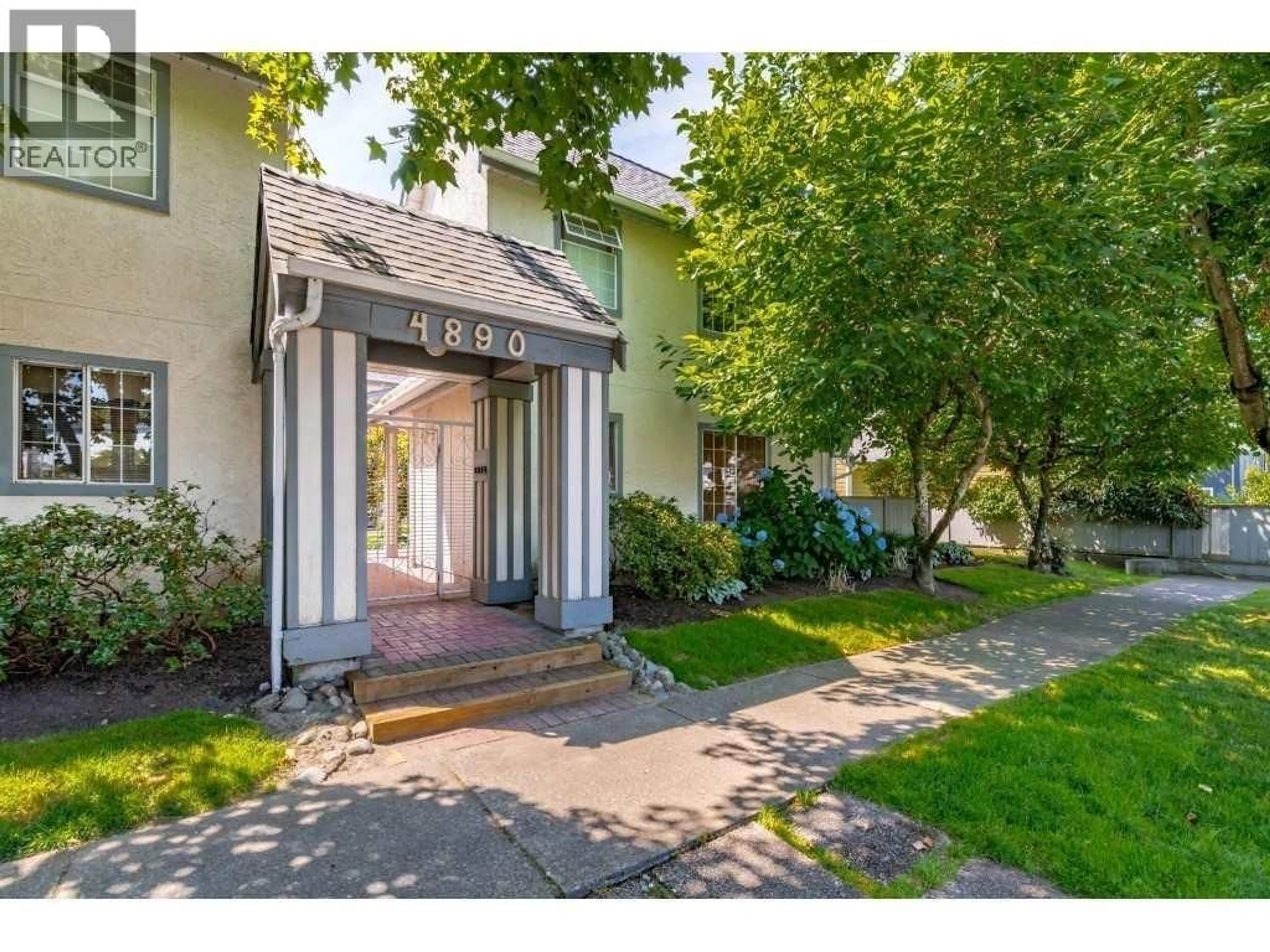 Indoor entryway for 8 - 4890 48 AVENUE, Delta British Columbia V4K1V3