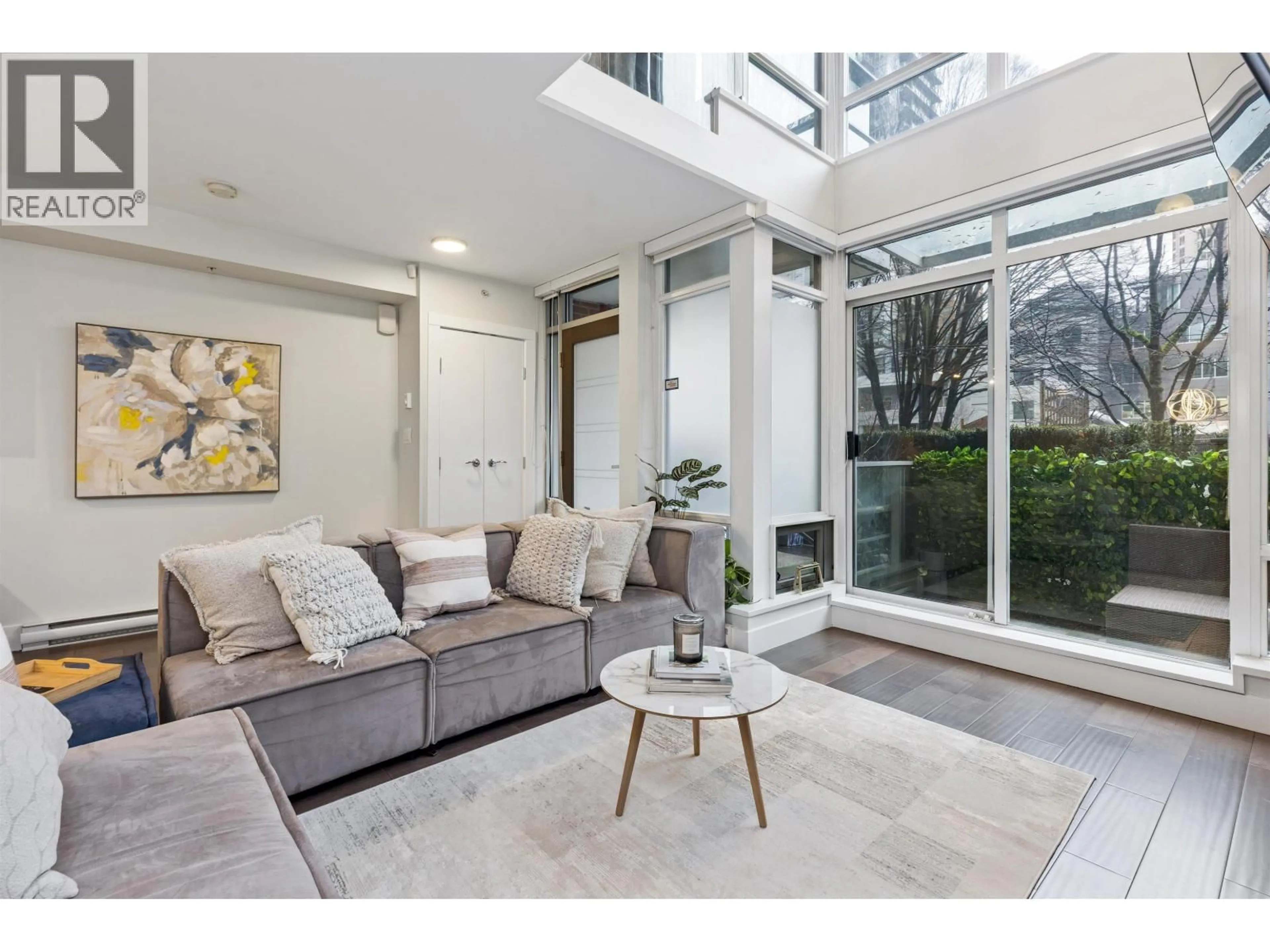 Living room with furniture, unknown for 863 RICHARDS STREET, Vancouver British Columbia V6B3B4