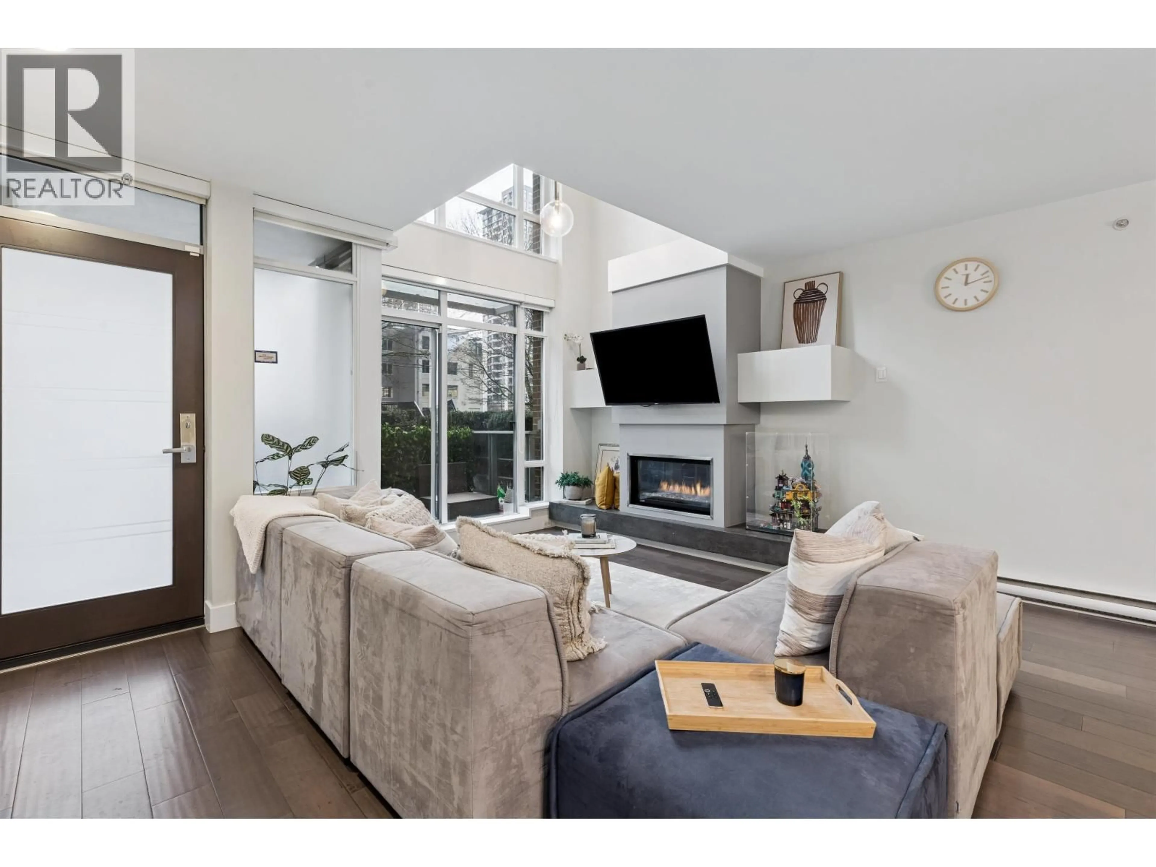 Living room with furniture, unknown for 863 RICHARDS STREET, Vancouver British Columbia V6B3B4