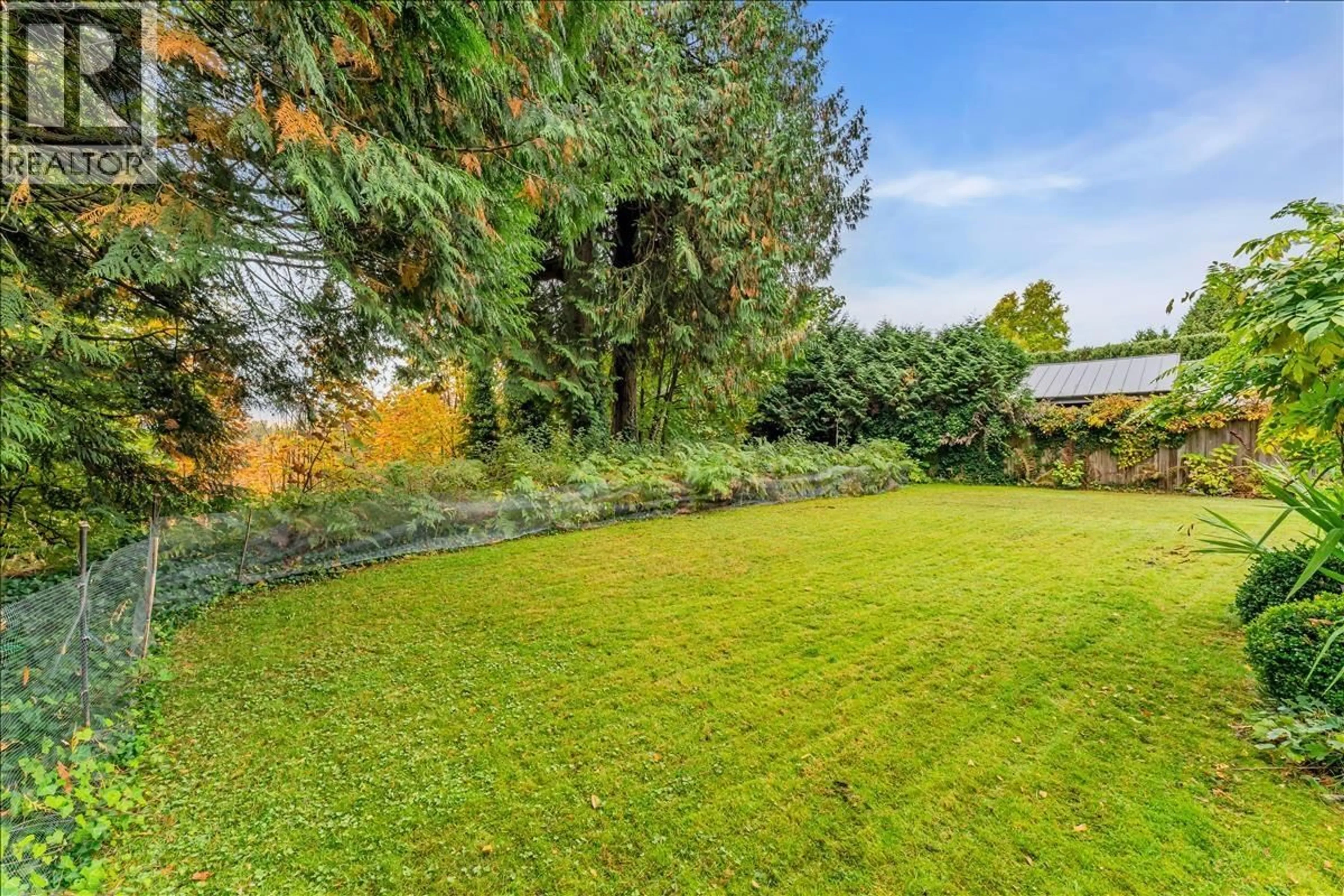 A pic from outside/outdoor area/front of a property/back of a property/a pic from drone, forest/trees view for 360 KEITH ROAD, West Vancouver British Columbia V7T1L7