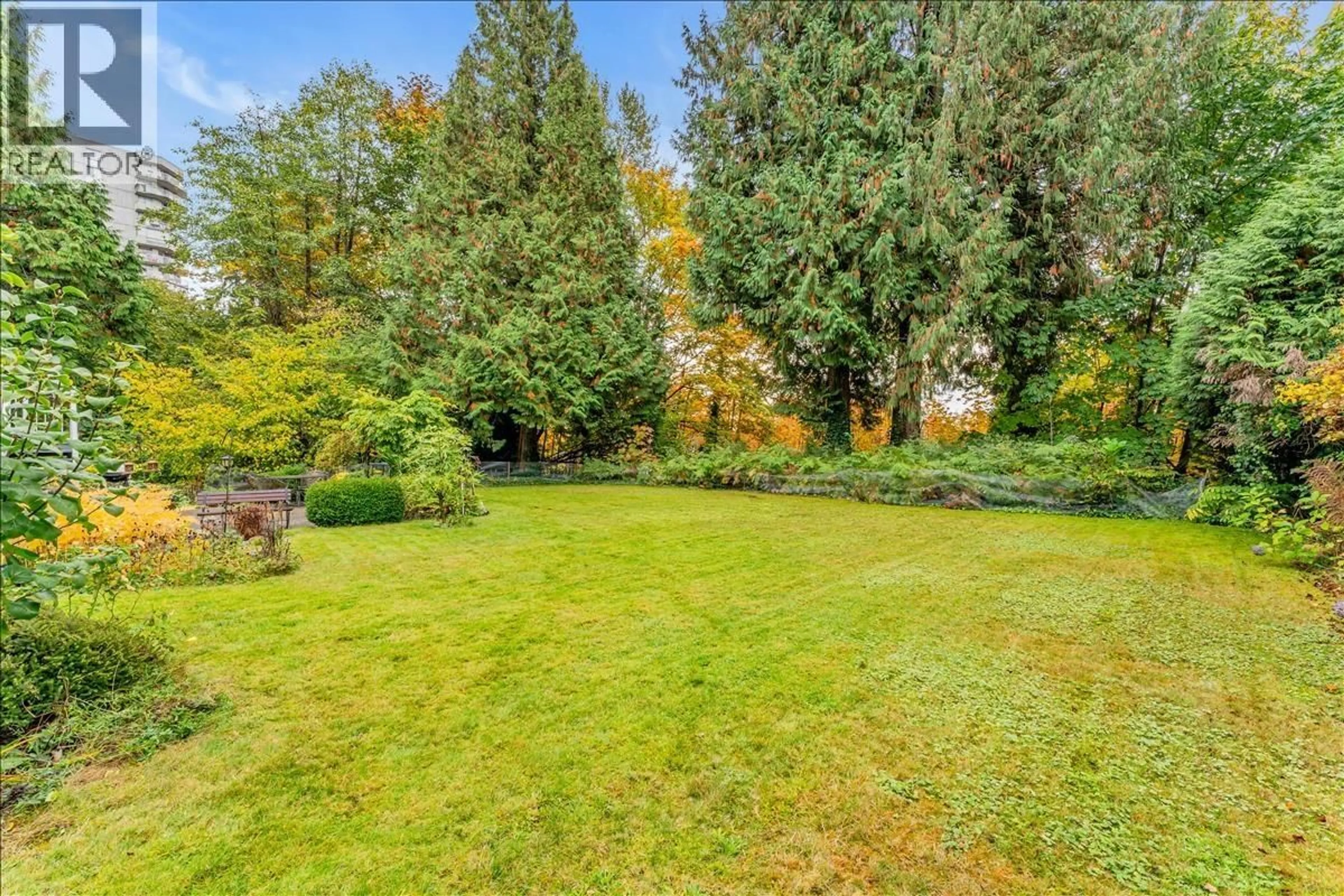 A pic from outside/outdoor area/front of a property/back of a property/a pic from drone, forest/trees view for 360 KEITH ROAD, West Vancouver British Columbia V7T1L7