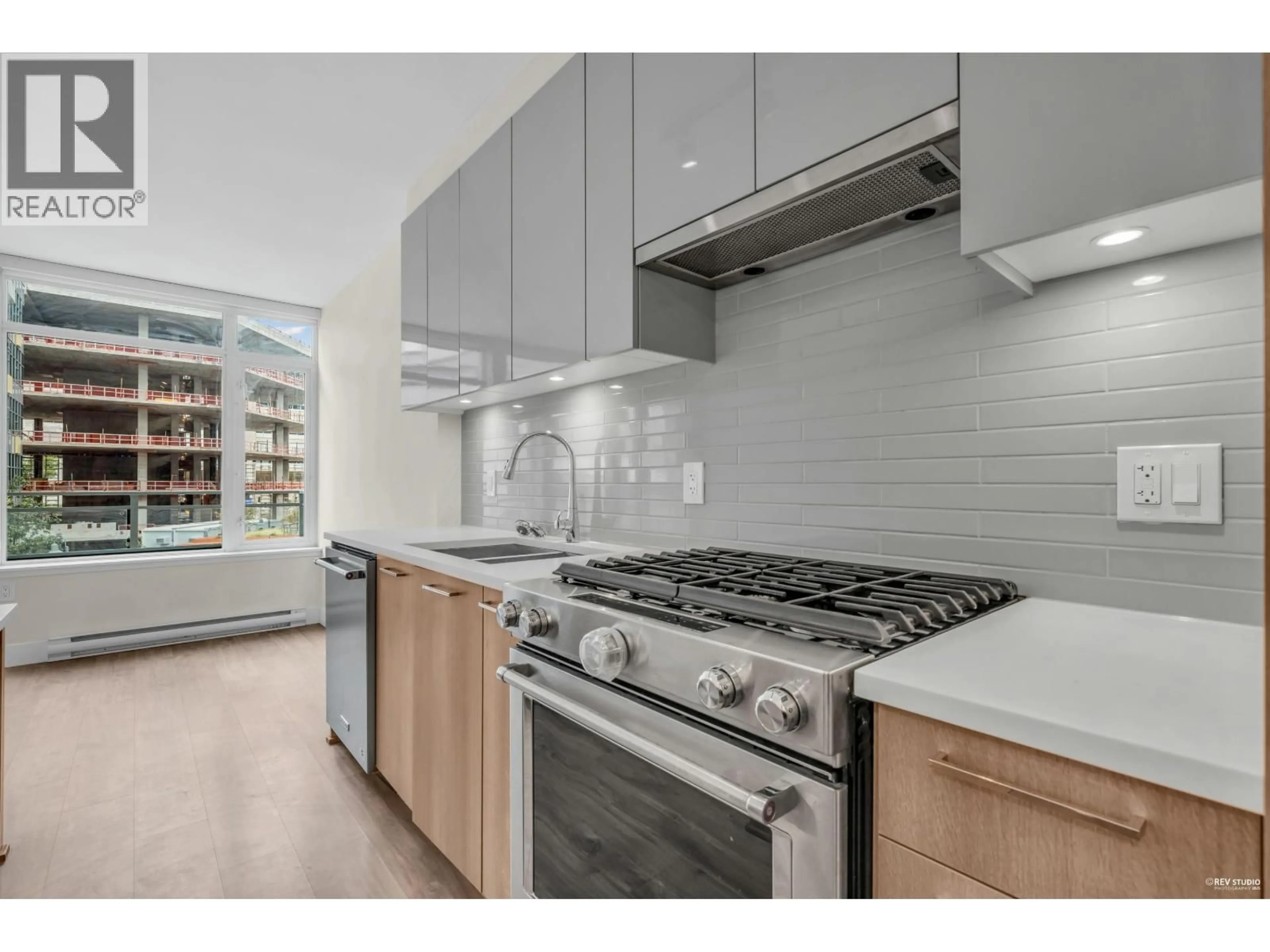 Standard kitchen, unknown for 406 - 258 NELSON'S COURT, New Westminster British Columbia V3L0J9