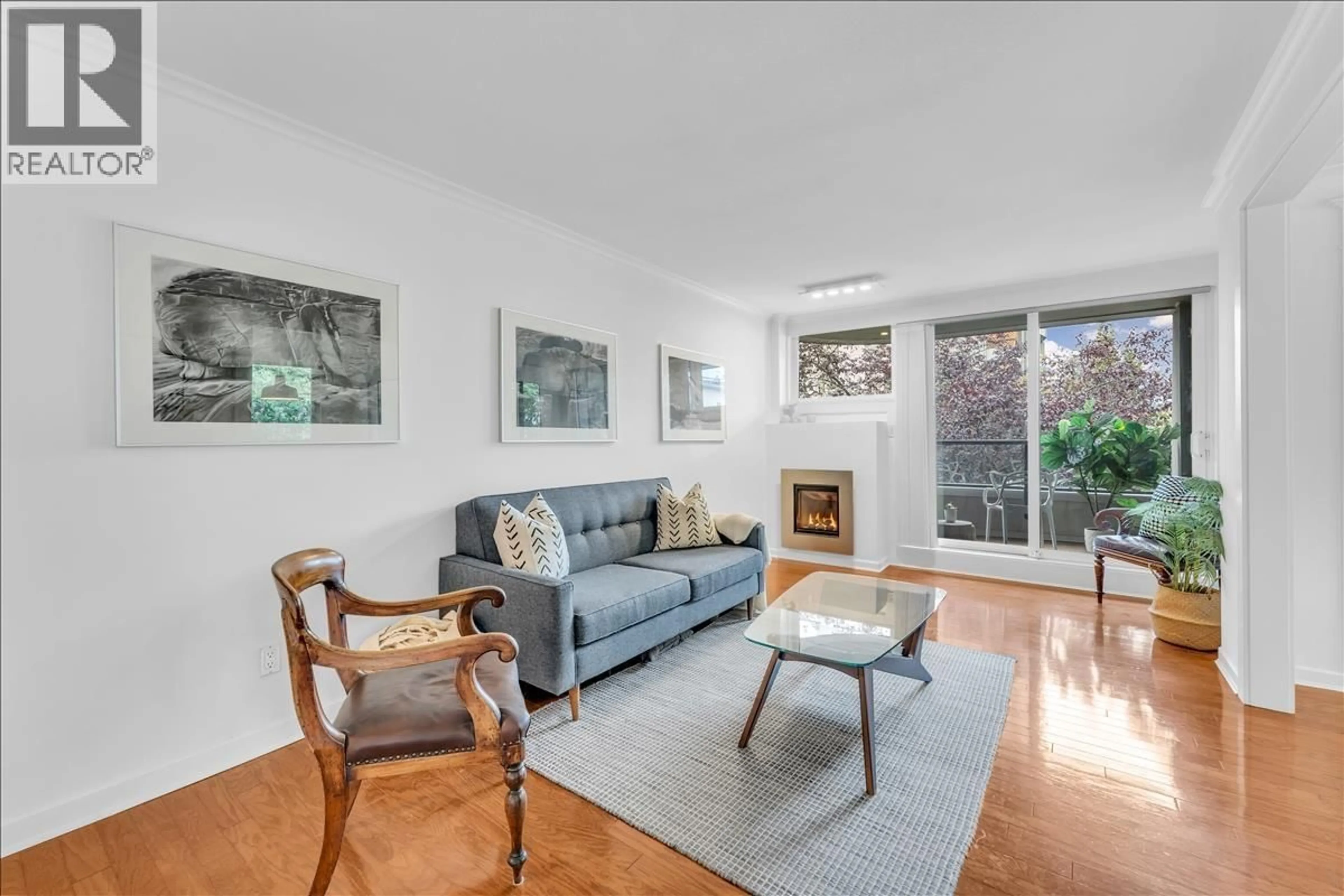 Living room with furniture, unknown for 401 - 1330 JERVIS STREET, Vancouver British Columbia V6E2E3