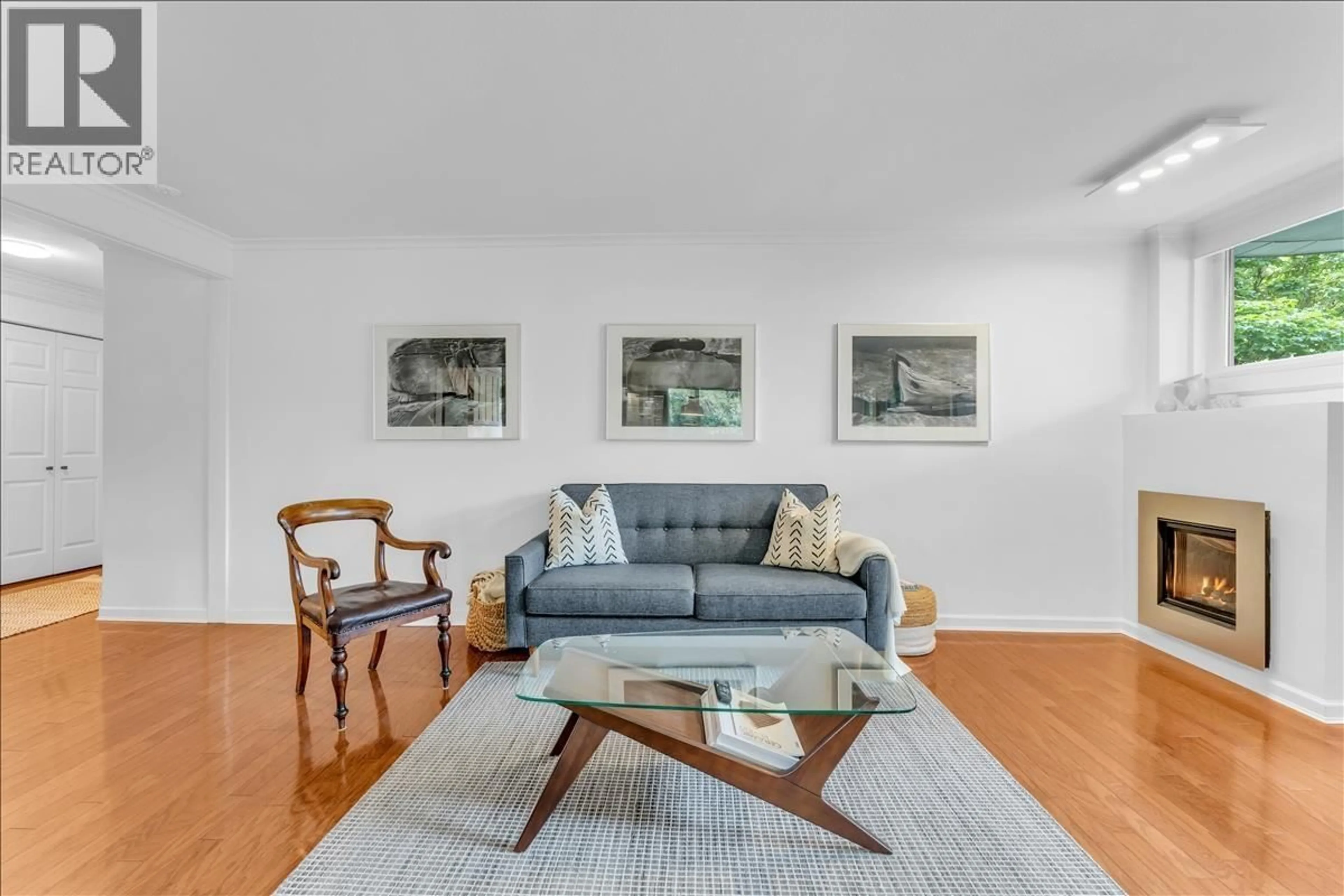 Living room with furniture, unknown for 401 - 1330 JERVIS STREET, Vancouver British Columbia V6E2E3