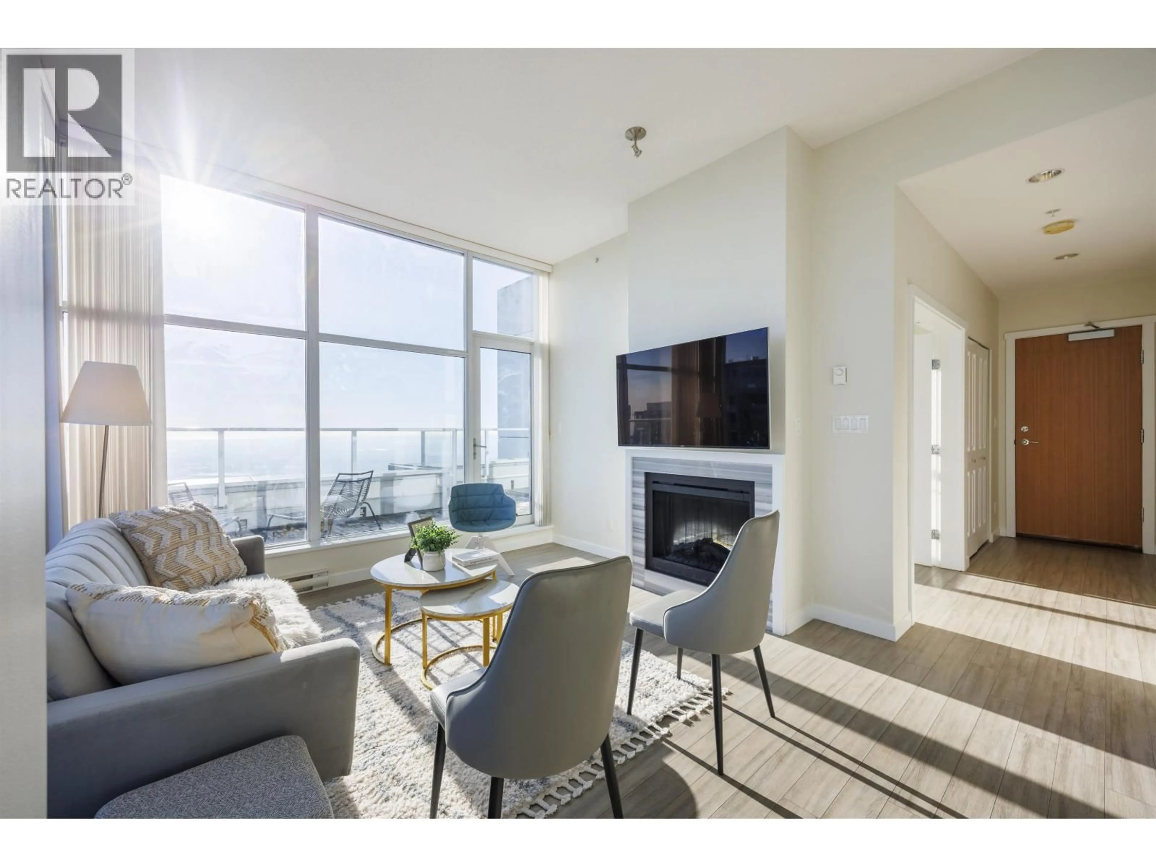 Living room with furniture, unknown for 4203 - 4880 BENNETT STREET, Burnaby British Columbia V5H0C1