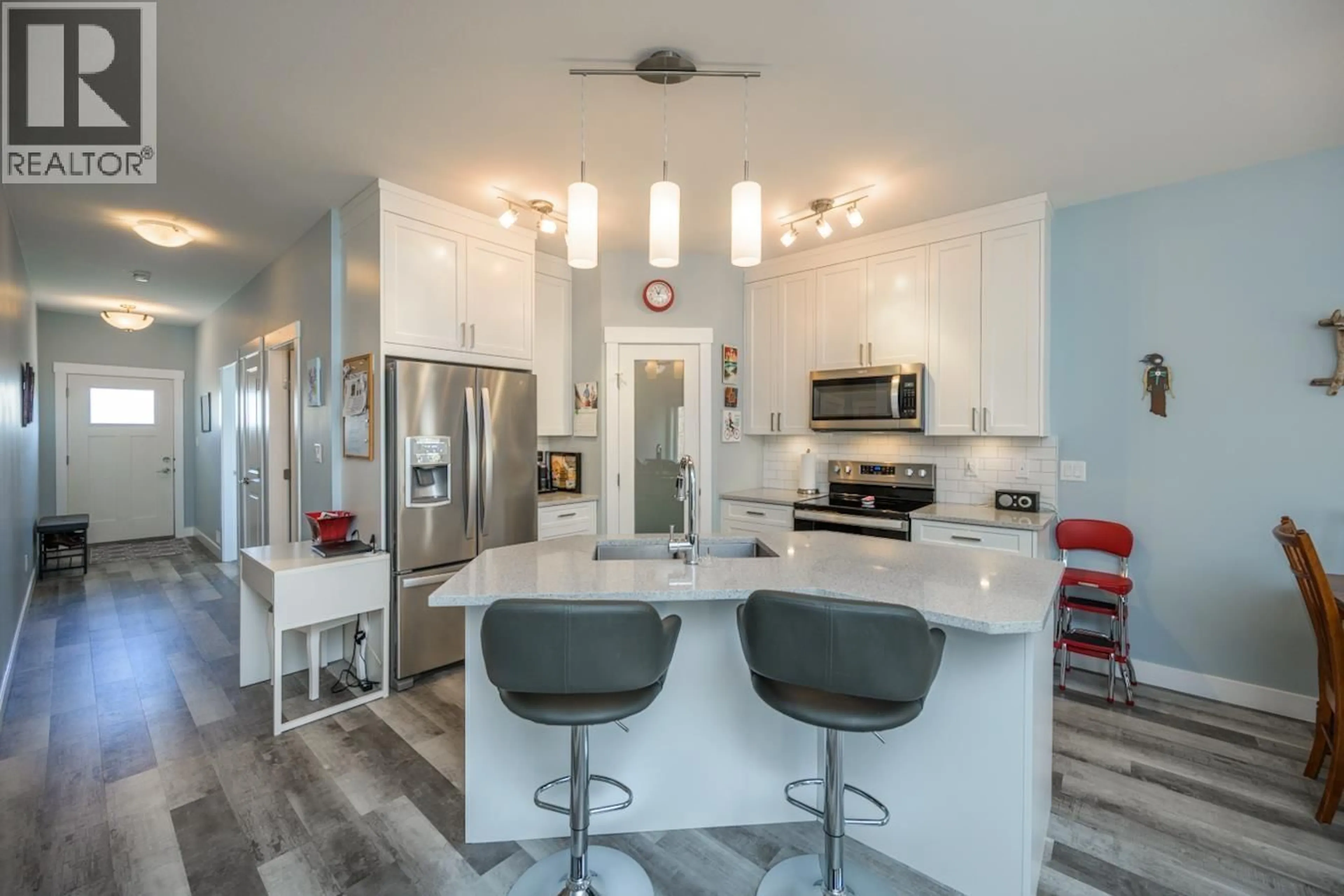 Contemporary kitchen, ceramic/tile floor for 402 - 2425 ROWE STREET, Prince George British Columbia V2N0J3