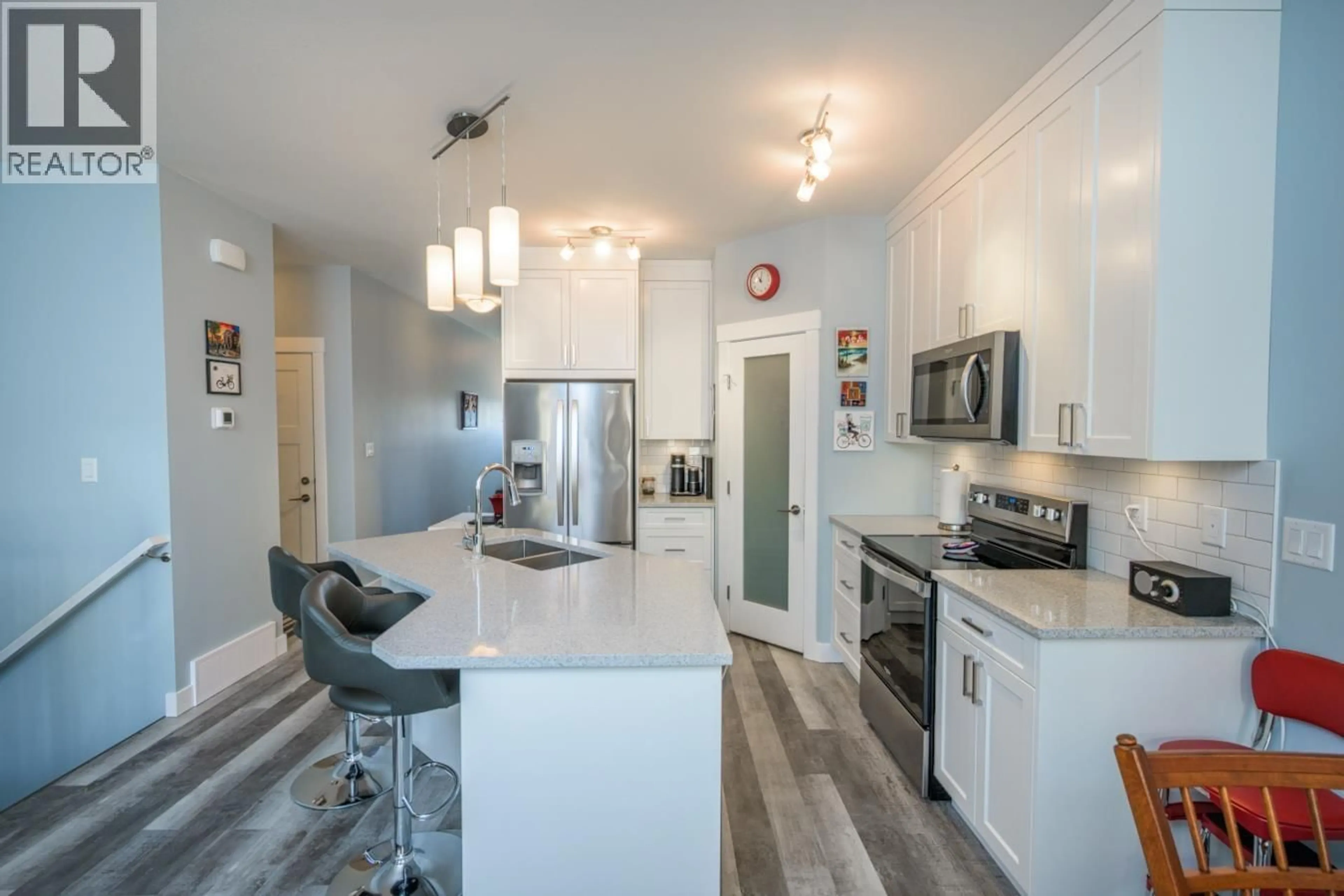 Contemporary kitchen, ceramic/tile floor for 402 - 2425 ROWE STREET, Prince George British Columbia V2N0J3