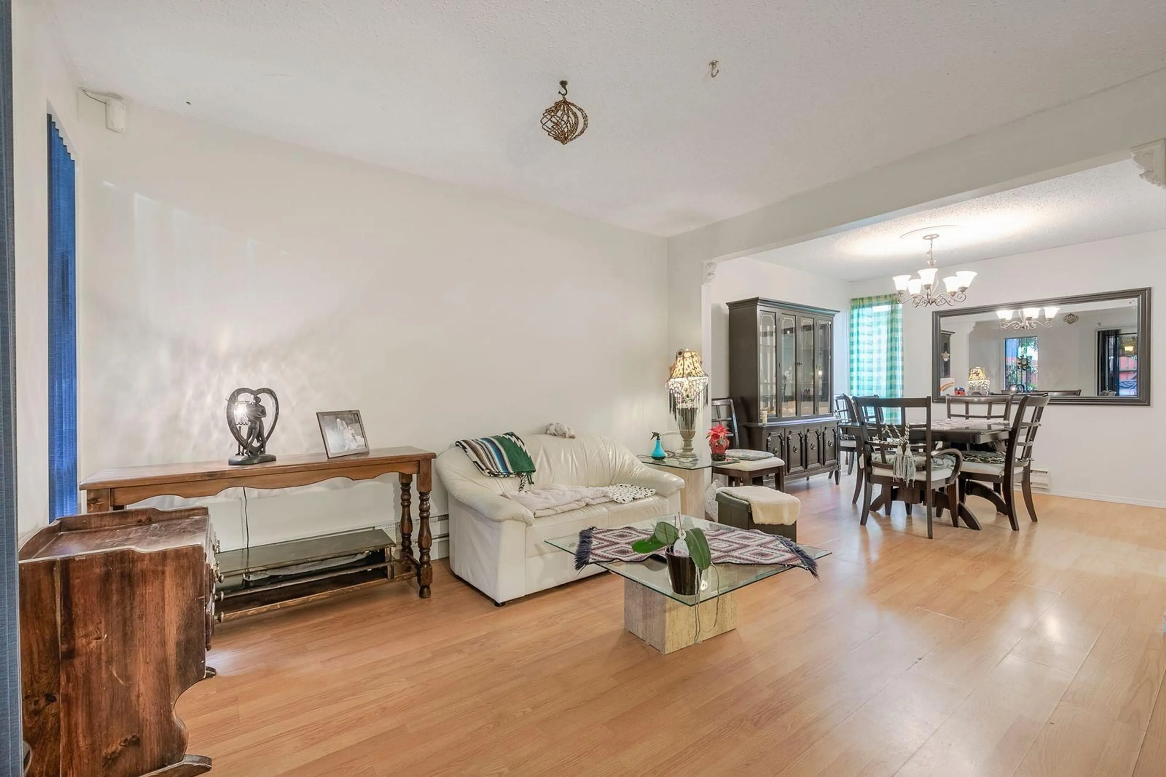 Living room with furniture, unknown for 10 - 9400 128 STREET, Surrey British Columbia V3V5N4