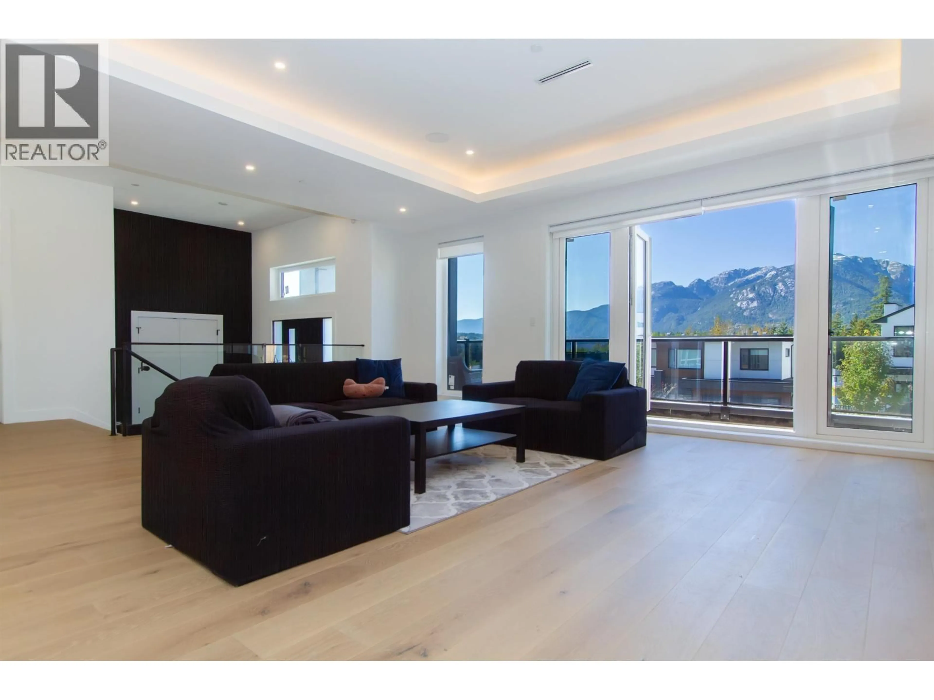 Living room with furniture, wood/laminate floor for 8 - 3385 MAMQUAM ROAD, Squamish British Columbia V8B0E3