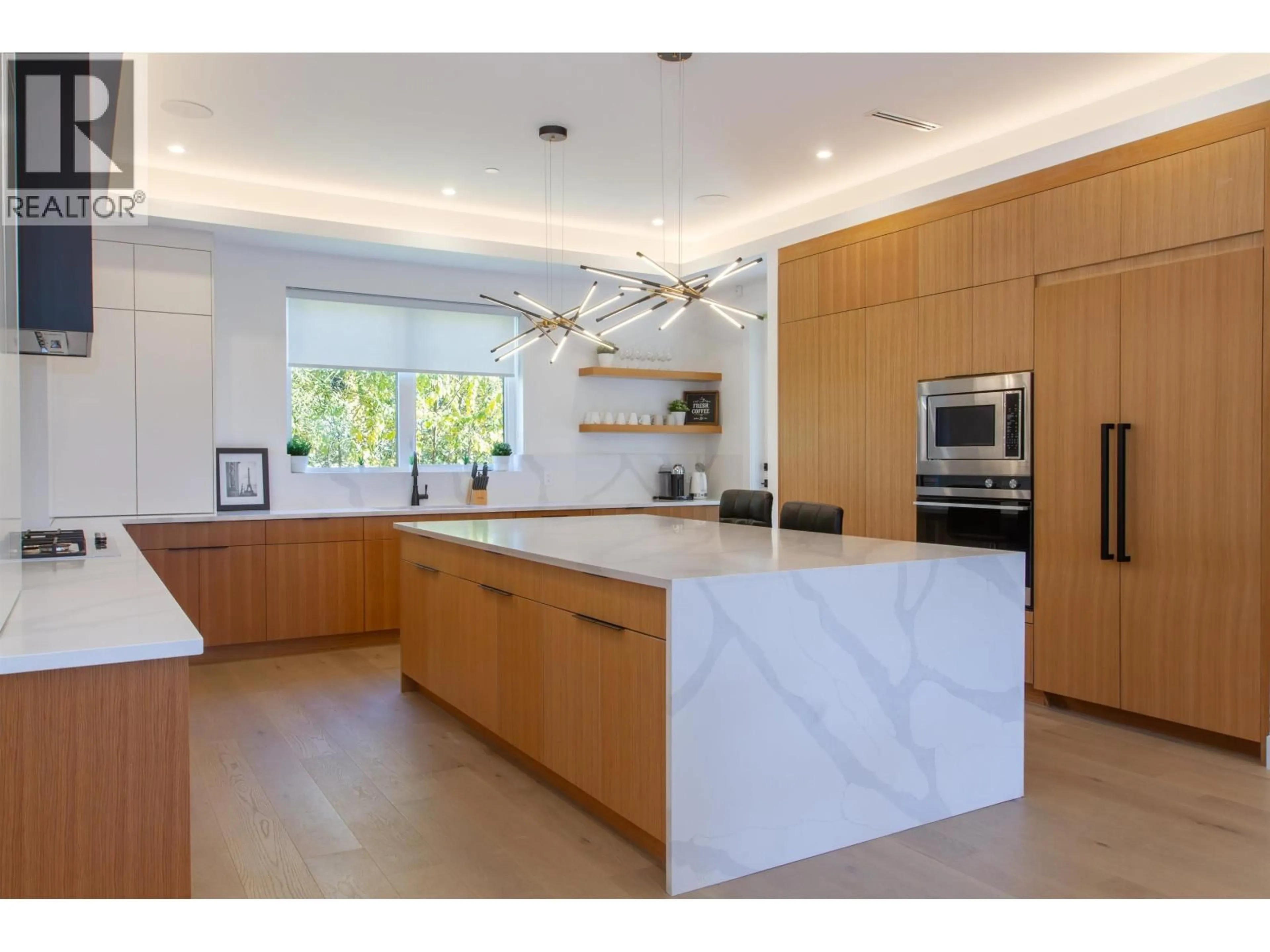 Contemporary kitchen, unknown for 8 - 3385 MAMQUAM ROAD, Squamish British Columbia V8B0E3