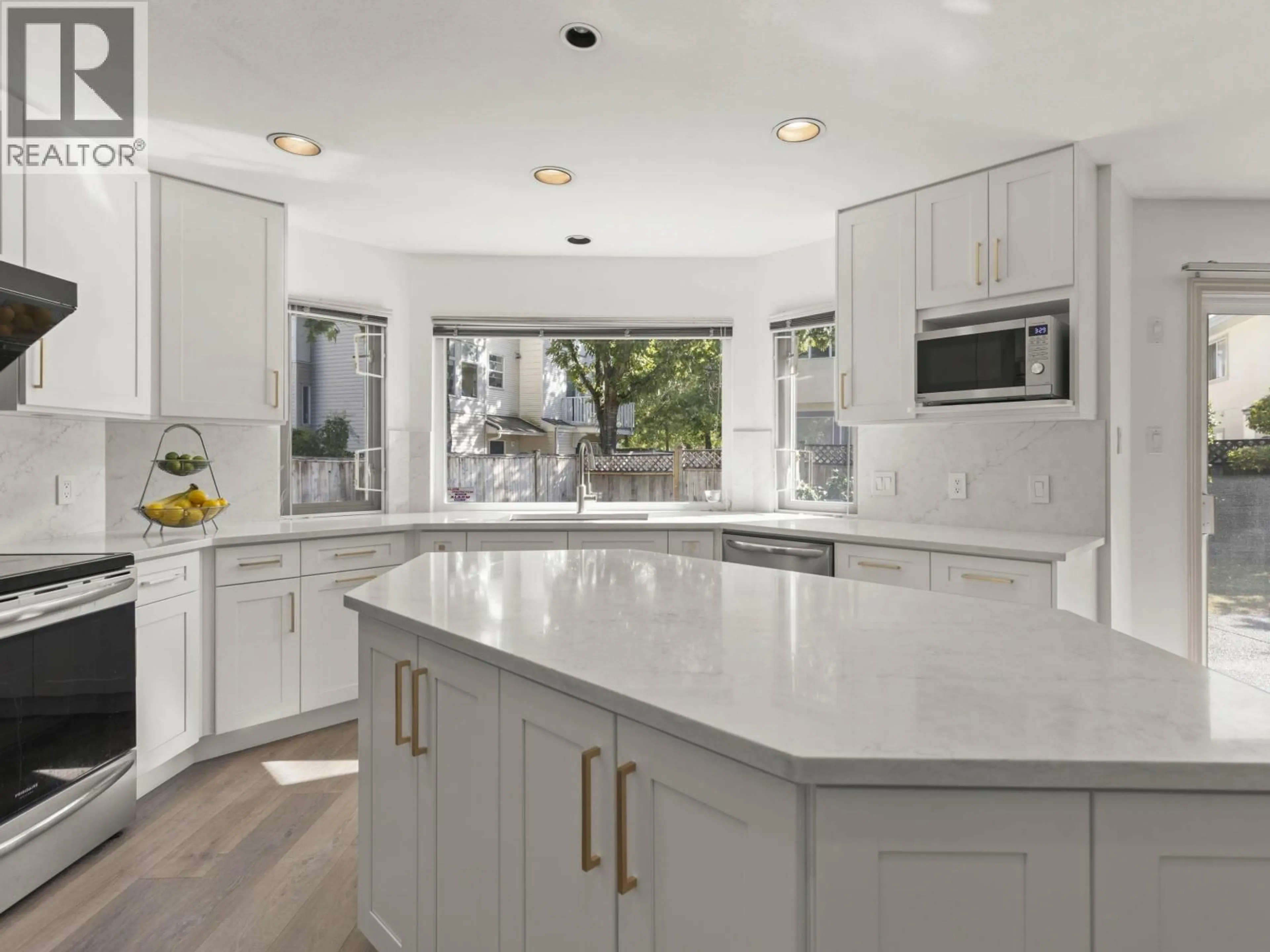 Open concept kitchen, ceramic/tile floor for 4580 CAMERON COURT, Richmond British Columbia V6V2T5