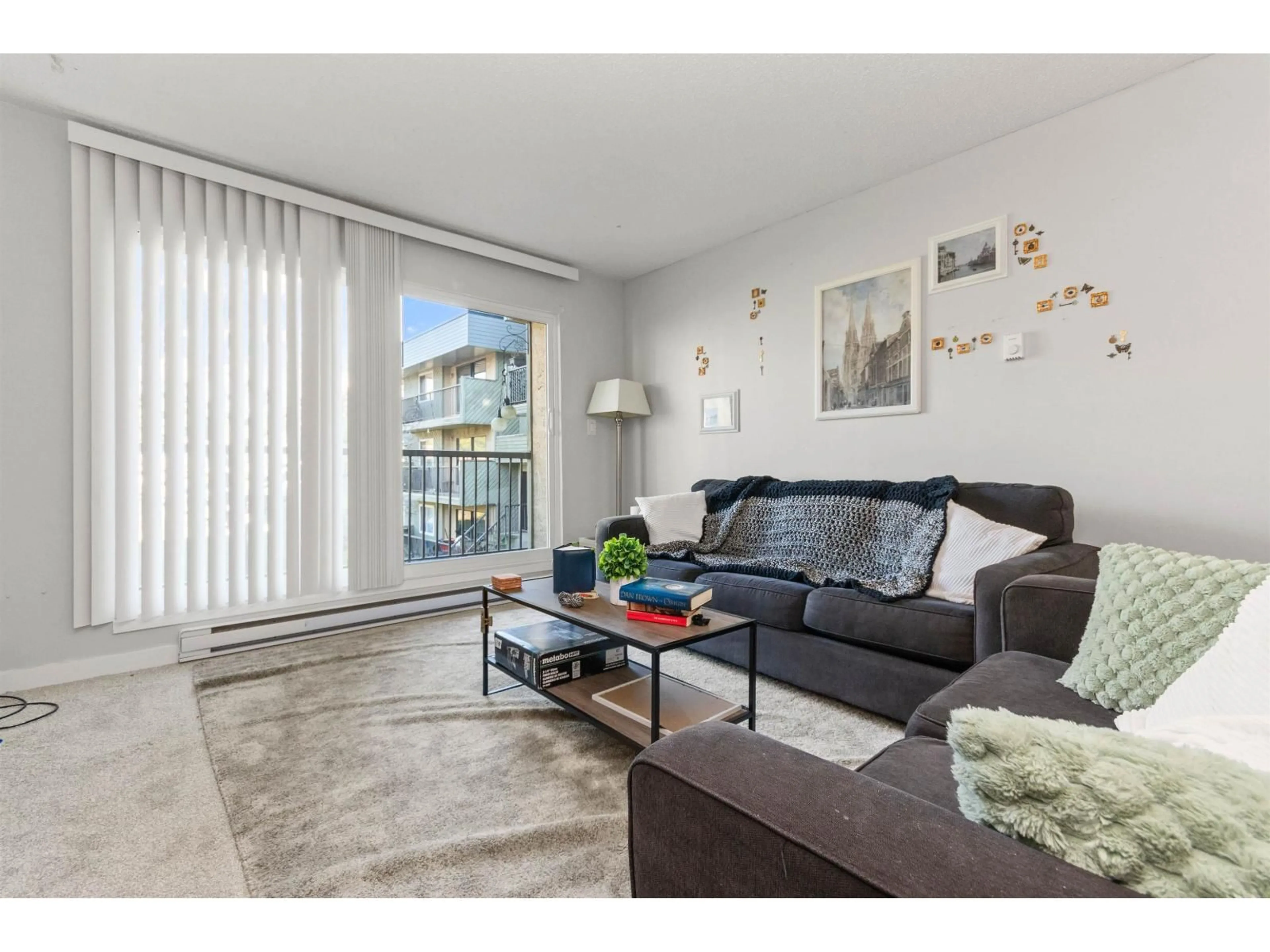 Living room with furniture, wood/laminate floor for 111 - 45598 MCINTOSH DRIVE, Chilliwack British Columbia V2P7J3