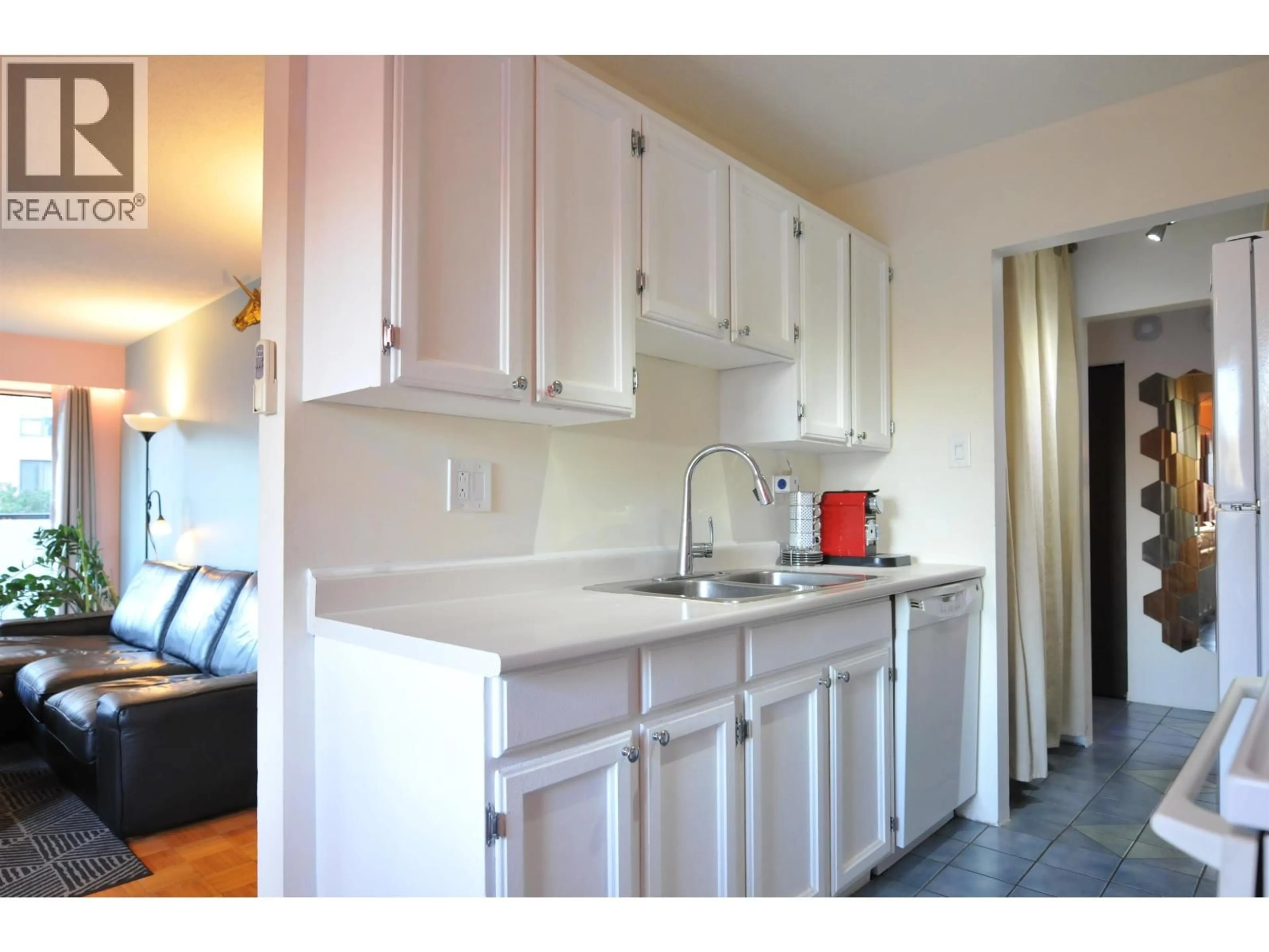 Standard kitchen, unknown for 209 - 930 7TH AVENUE, Vancouver British Columbia V5T1P6