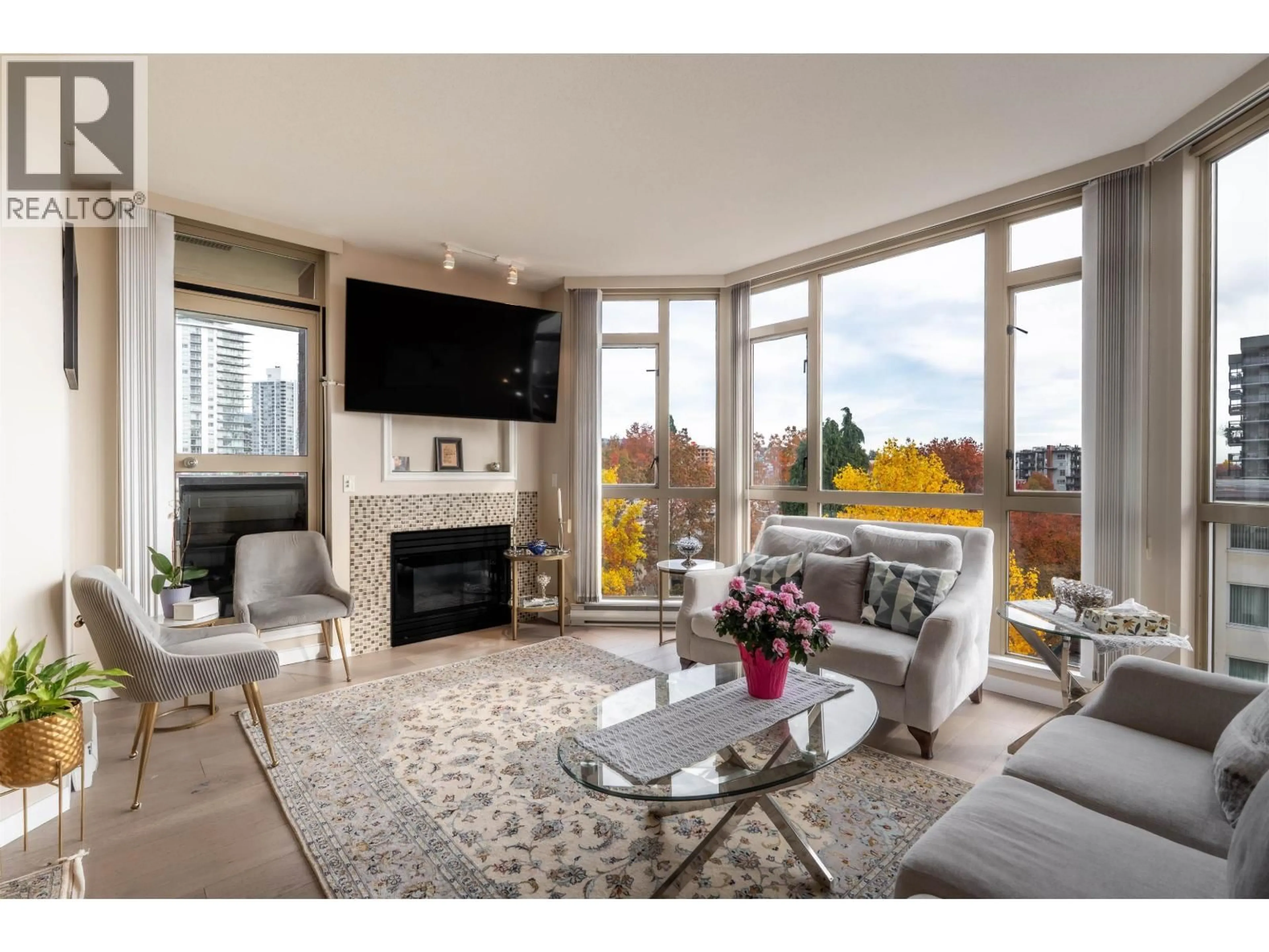 Living room with furniture, unknown for 801 - 160 KEITH ROAD, North Vancouver British Columbia V7M3M2