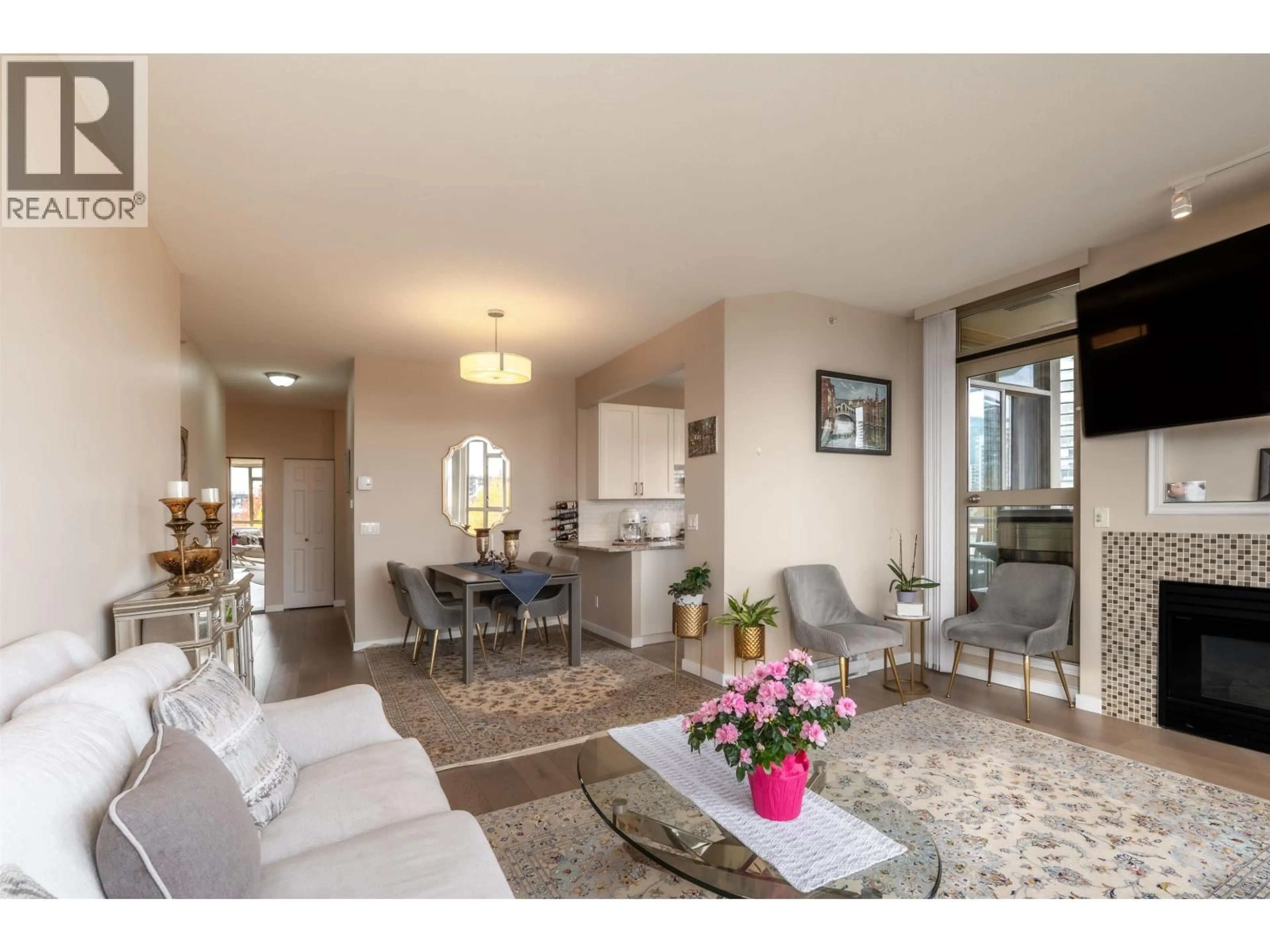 Living room with furniture, unknown for 801 - 160 KEITH ROAD, North Vancouver British Columbia V7M3M2