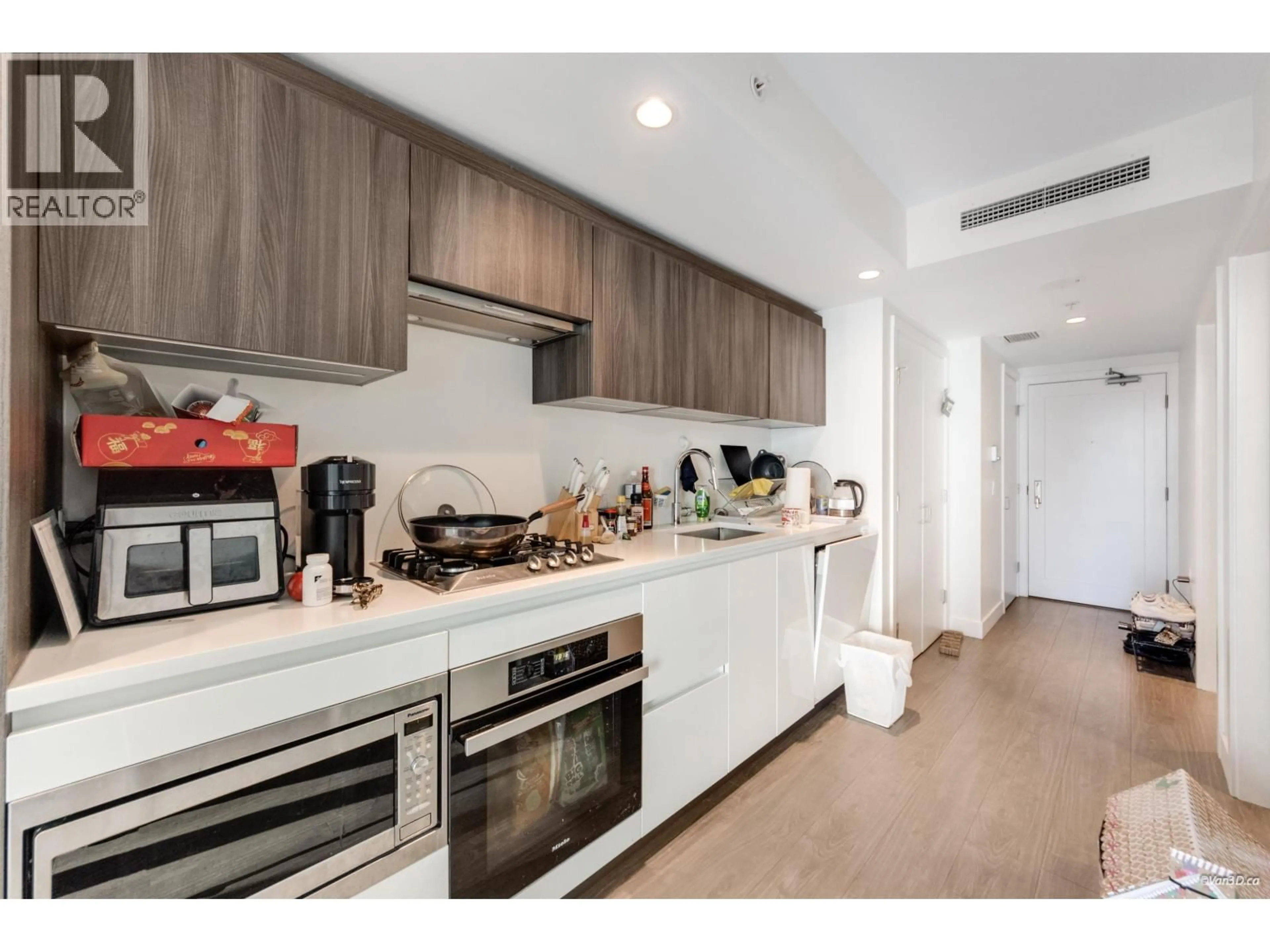 Standard kitchen, unknown for 615 - 6328 NO. 3 ROAD, Richmond British Columbia V6Y0L6