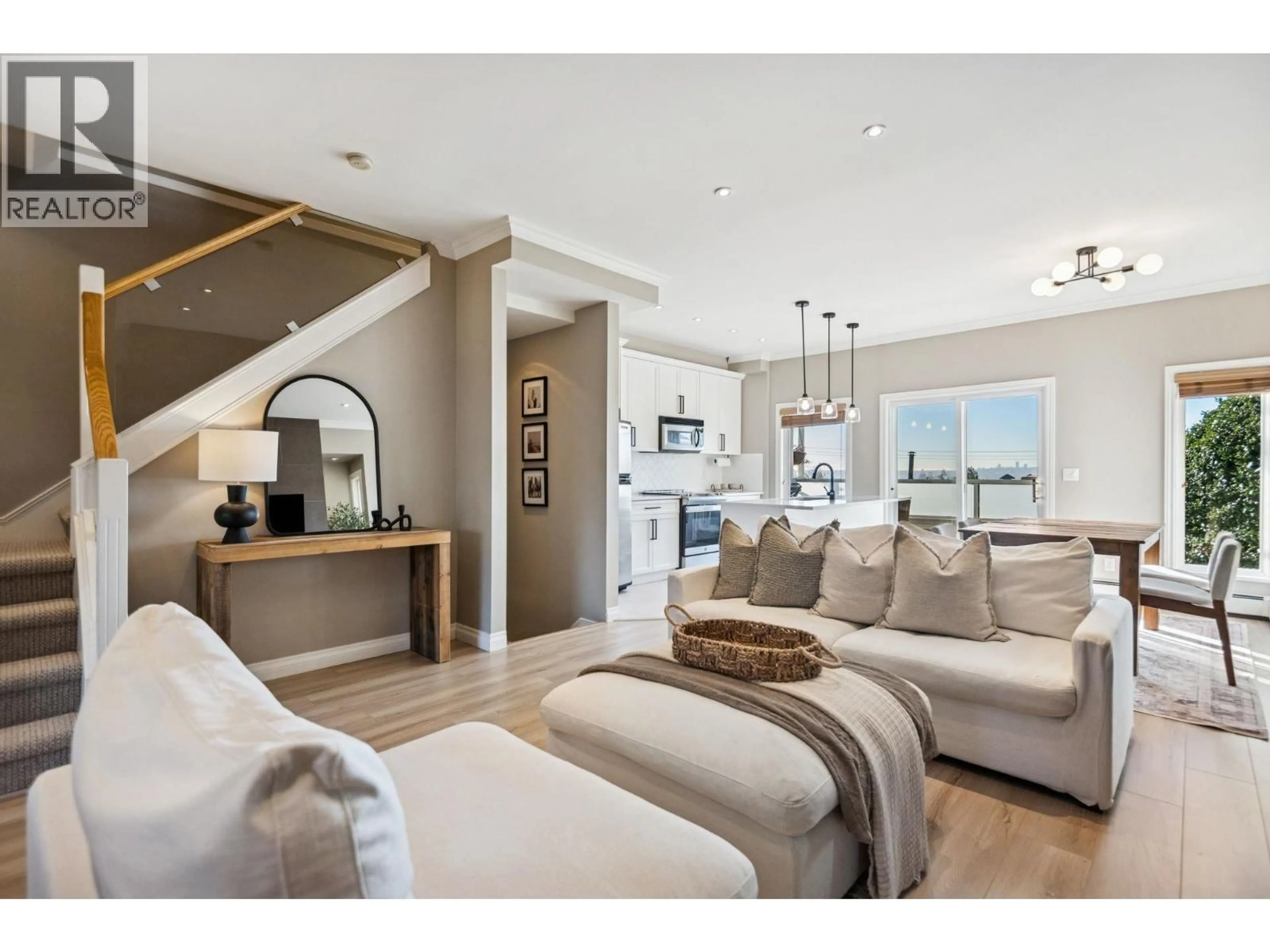 Living room with furniture, unknown for 333 KEITH ROAD, North Vancouver British Columbia V7L1V6