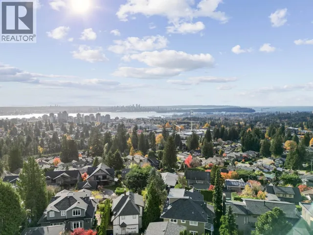 404 SOMERSET STREET, North Vancouver 2
