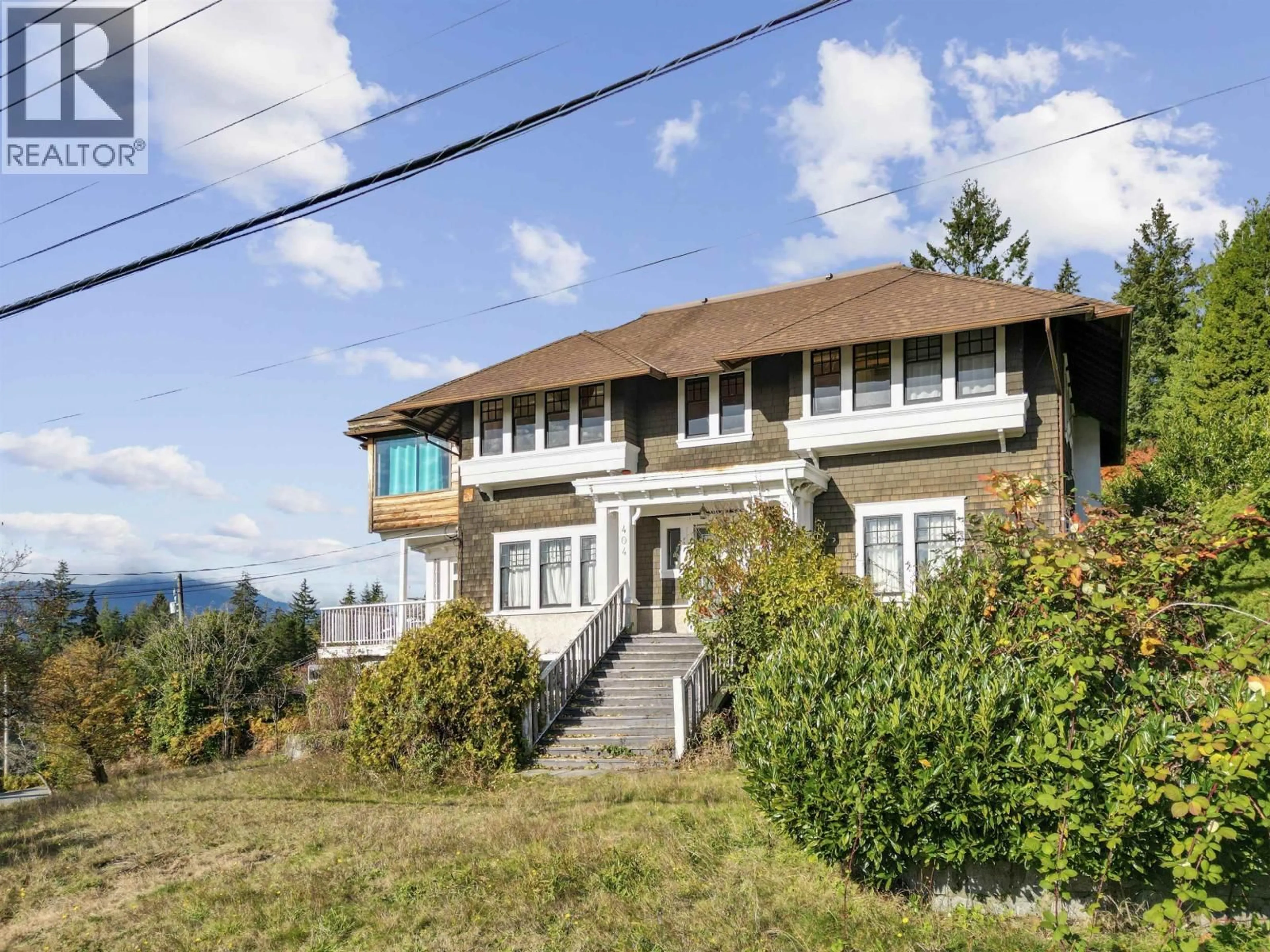 A pic from outside/outdoor area/front of a property/back of a property/a pic from drone, mountain view for 404 SOMERSET STREET, North Vancouver British Columbia V7N1G3