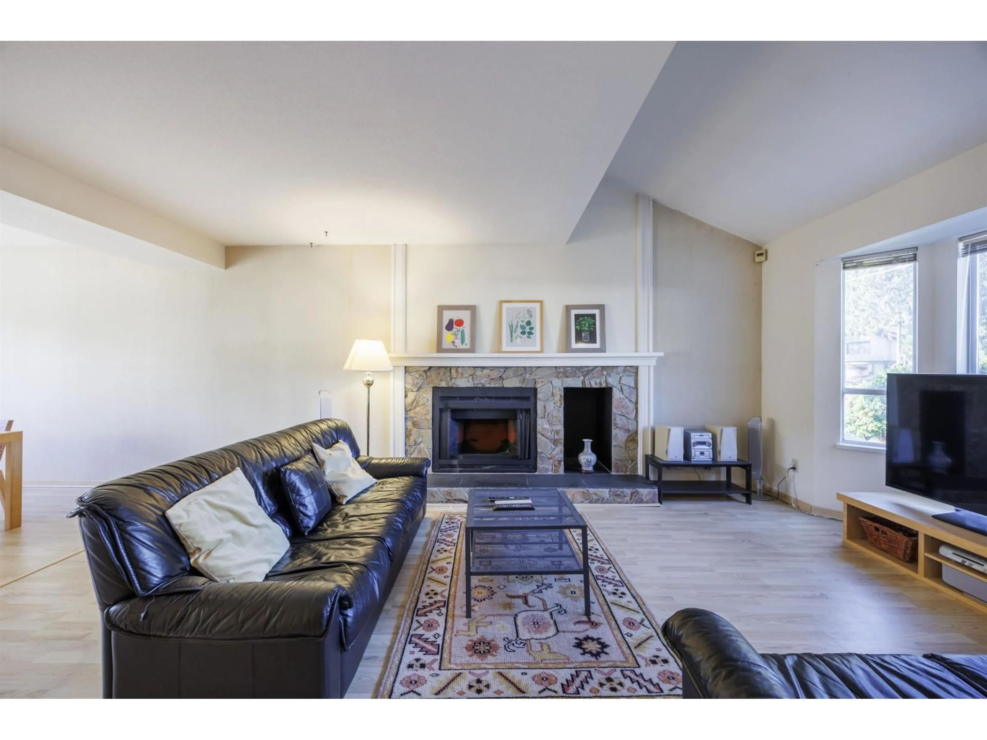 Living room with furniture, unknown for 15114 98 AVENUE, Surrey British Columbia V3R8T2