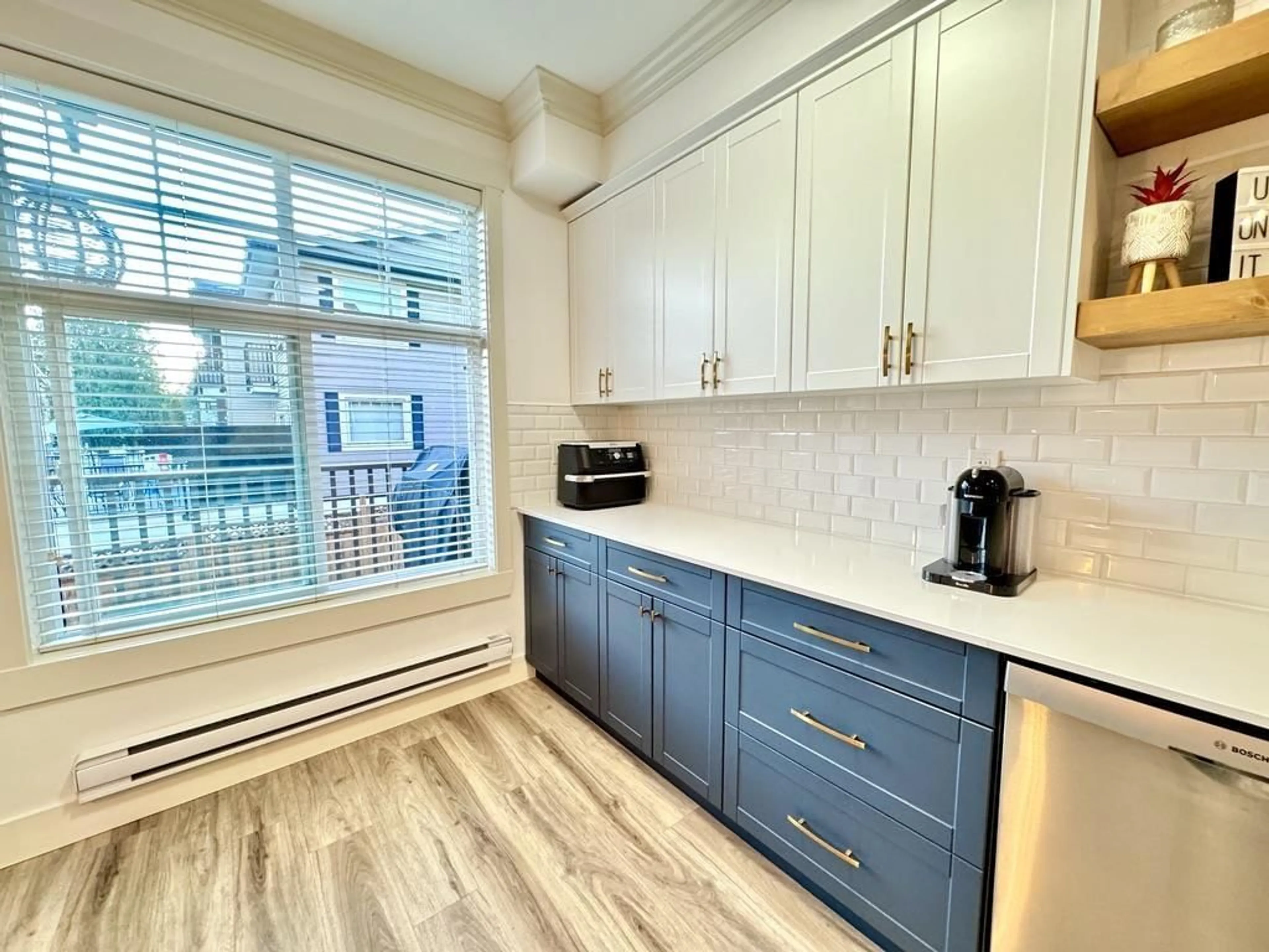 Open concept kitchen, unknown for 17 - 33860 MARSHALL ROAD, Abbotsford British Columbia V2S0E8