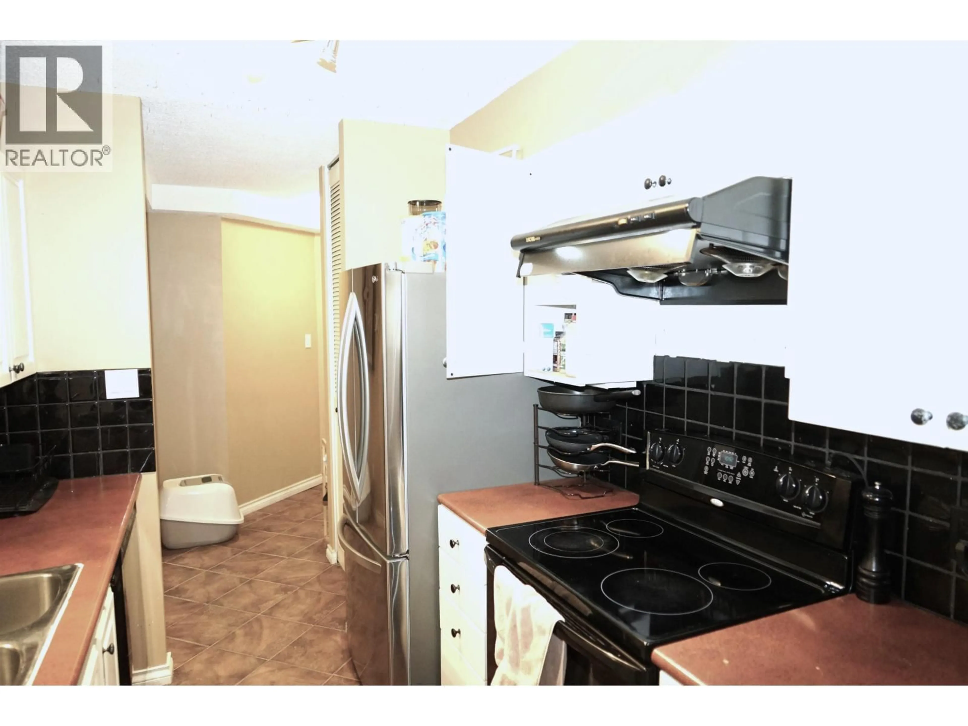 Standard kitchen, unknown for 808 - 6455 WILLINGDON AVENUE, Burnaby British Columbia V5H4E4