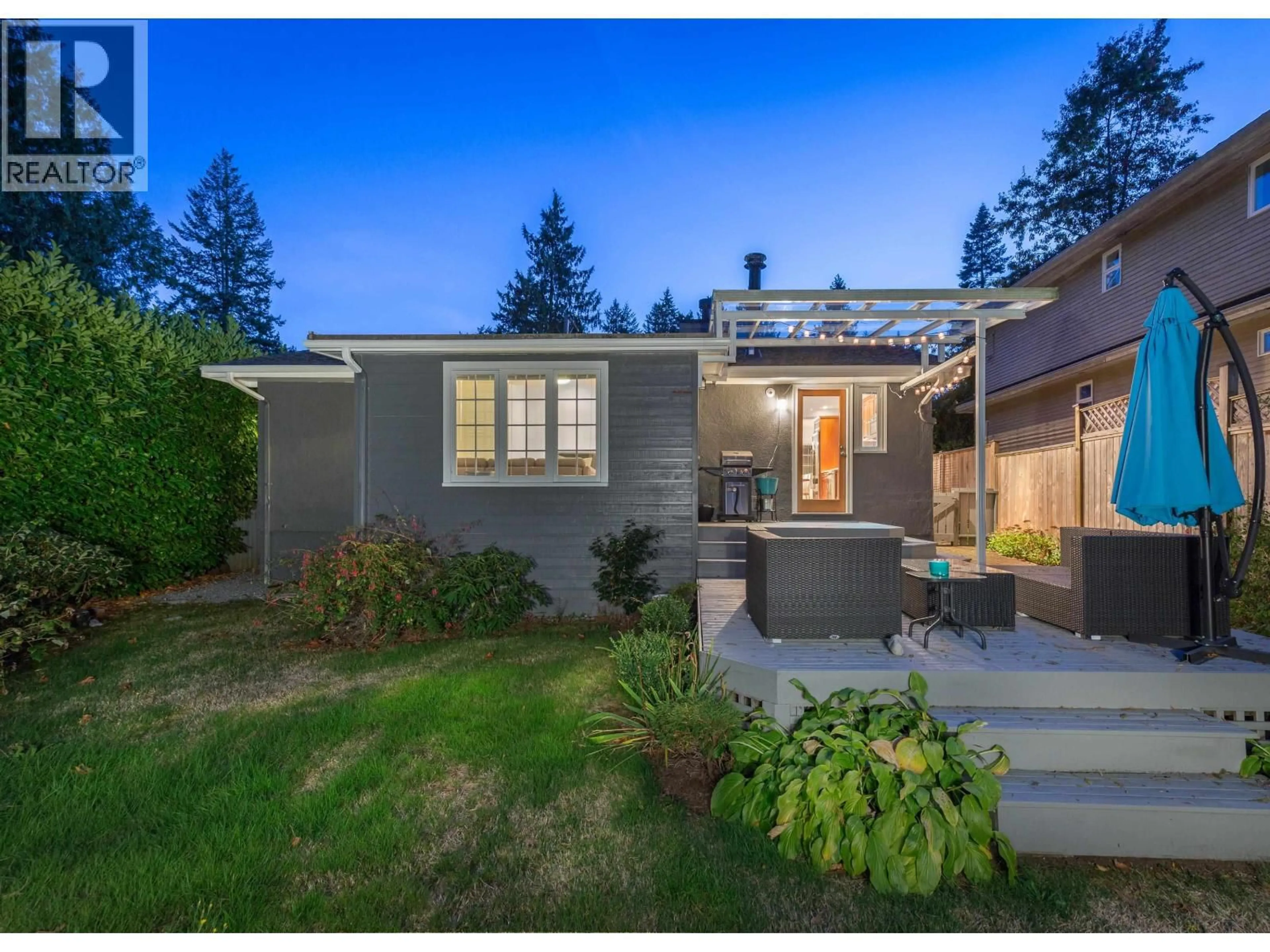 Home with vinyl exterior material, street for 6431 ROSEBERY AVENUE, West Vancouver British Columbia V7W2C5