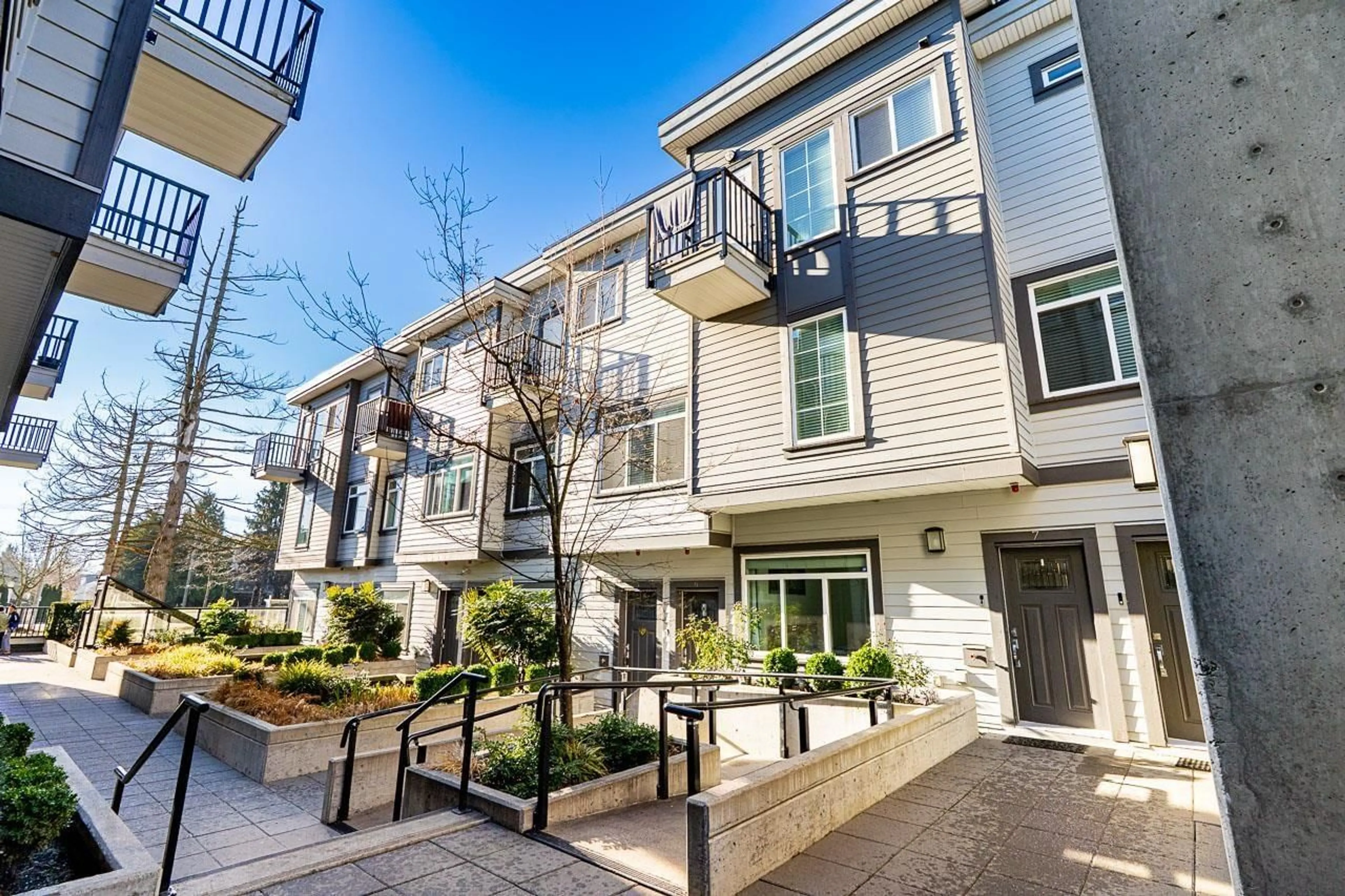 Patio, street for 7 - 7247 140 STREET, Surrey British Columbia V3W1K8