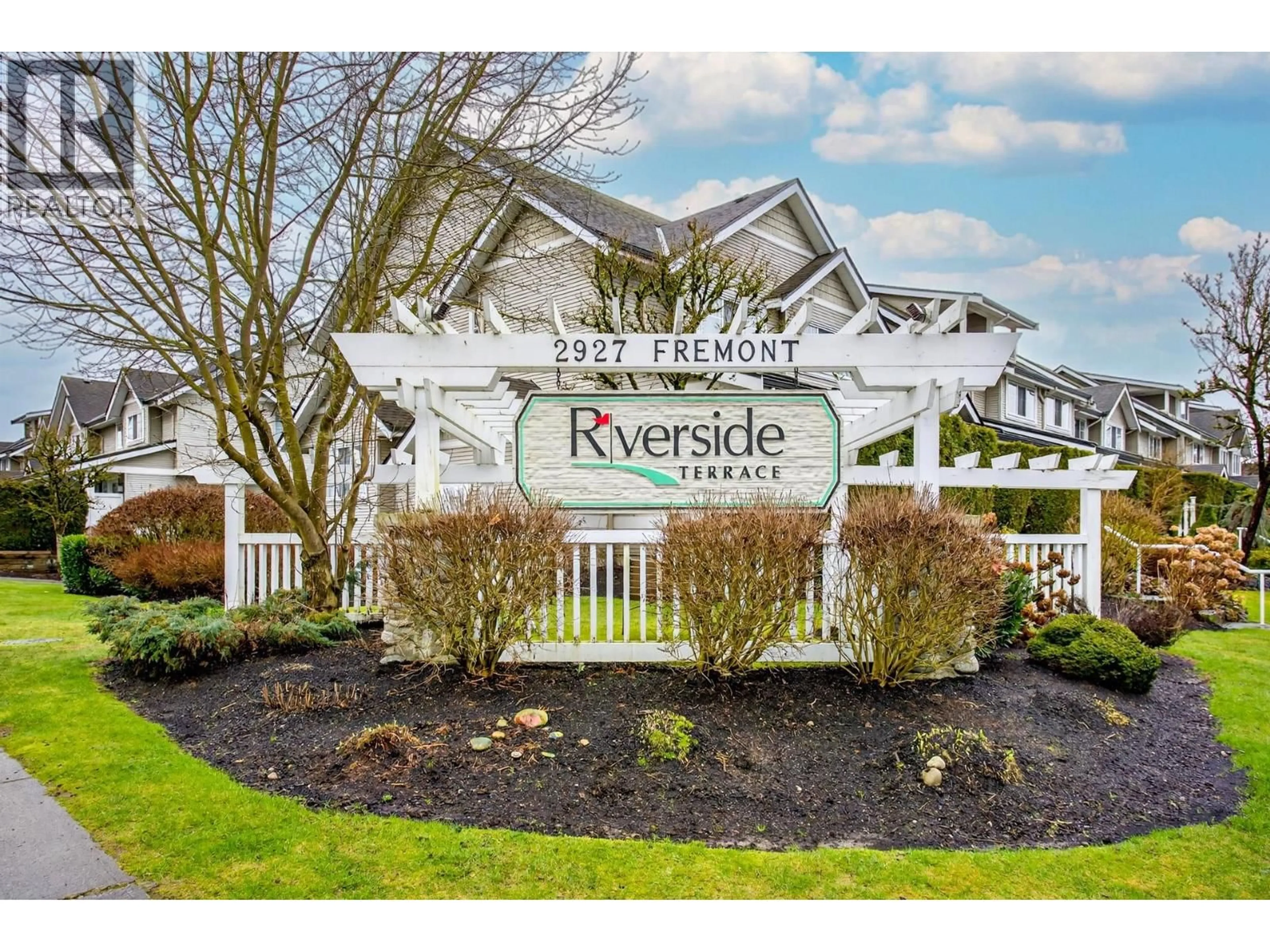 Indoor foyer for 10 - 2927 FREMONT STREET, Port Coquitlam British Columbia V3B7X8