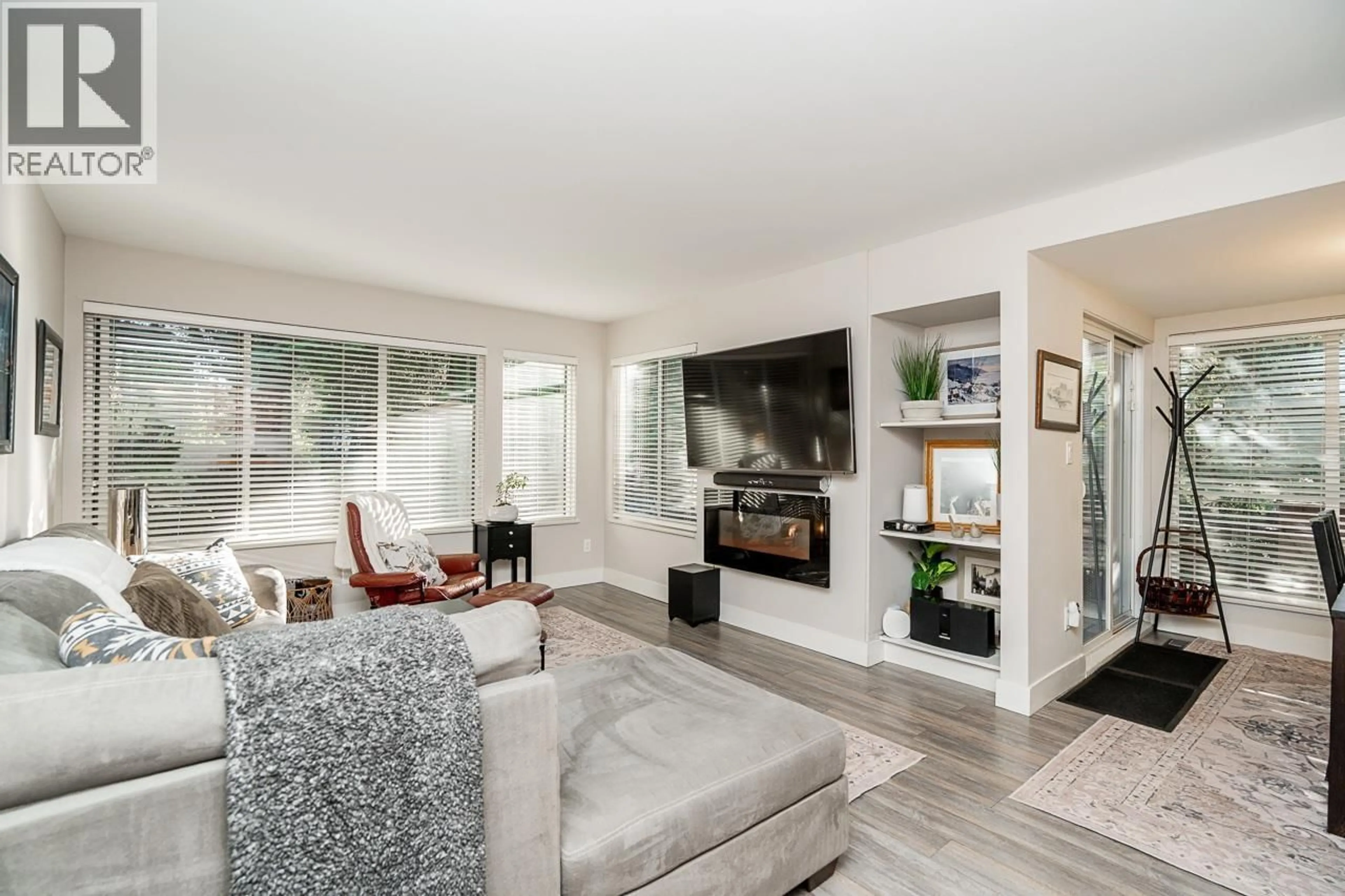 Living room with furniture, unknown for 4590 ELMGROVE DRIVE, Burnaby British Columbia V5G3Y8