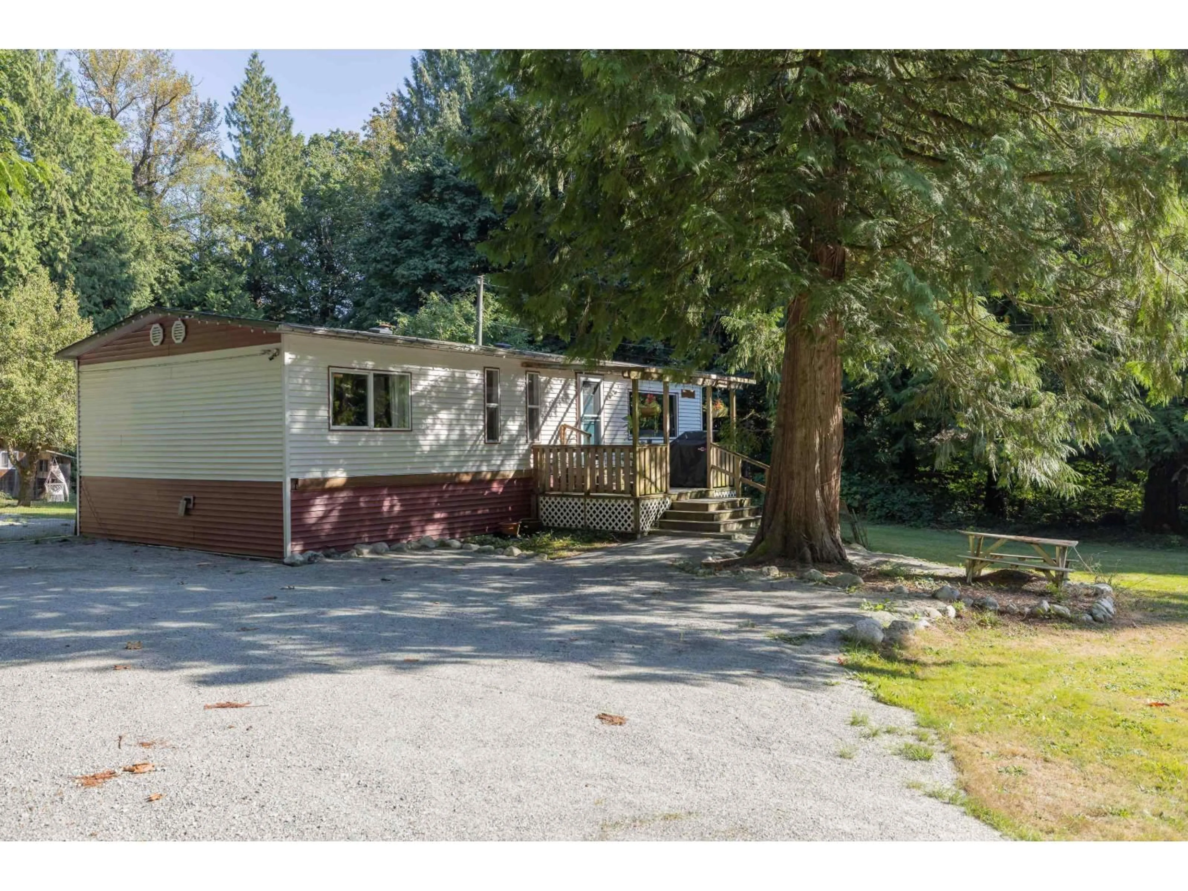 A pic from outside/outdoor area/front of a property/back of a property/a pic from drone, street for 43649 WATKINS ROAD, Mission British Columbia V0M1N0