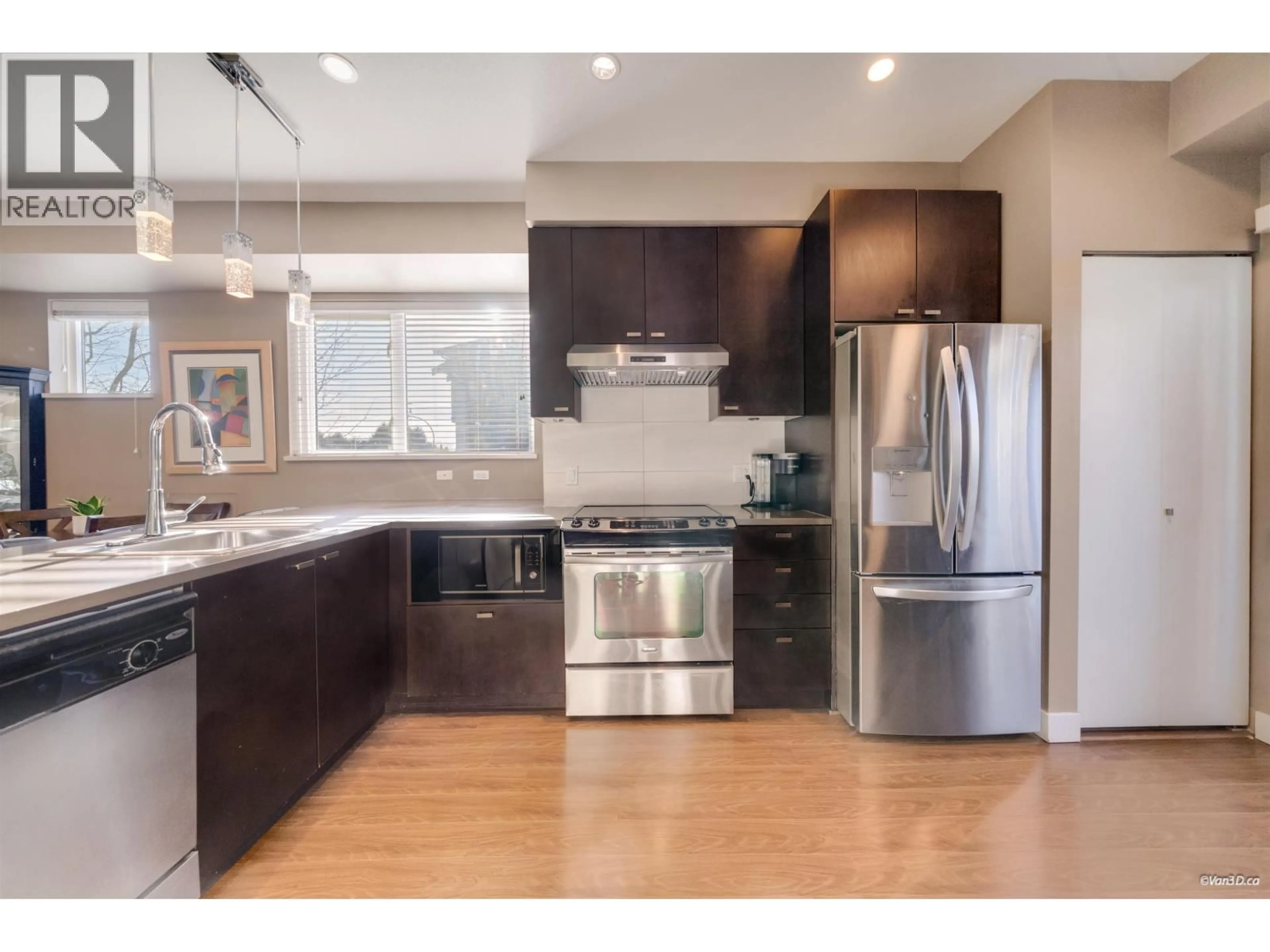 Open concept kitchen, wood/laminate floor for 1 - 4099 NO. 4 ROAD, Richmond British Columbia V6X2M2