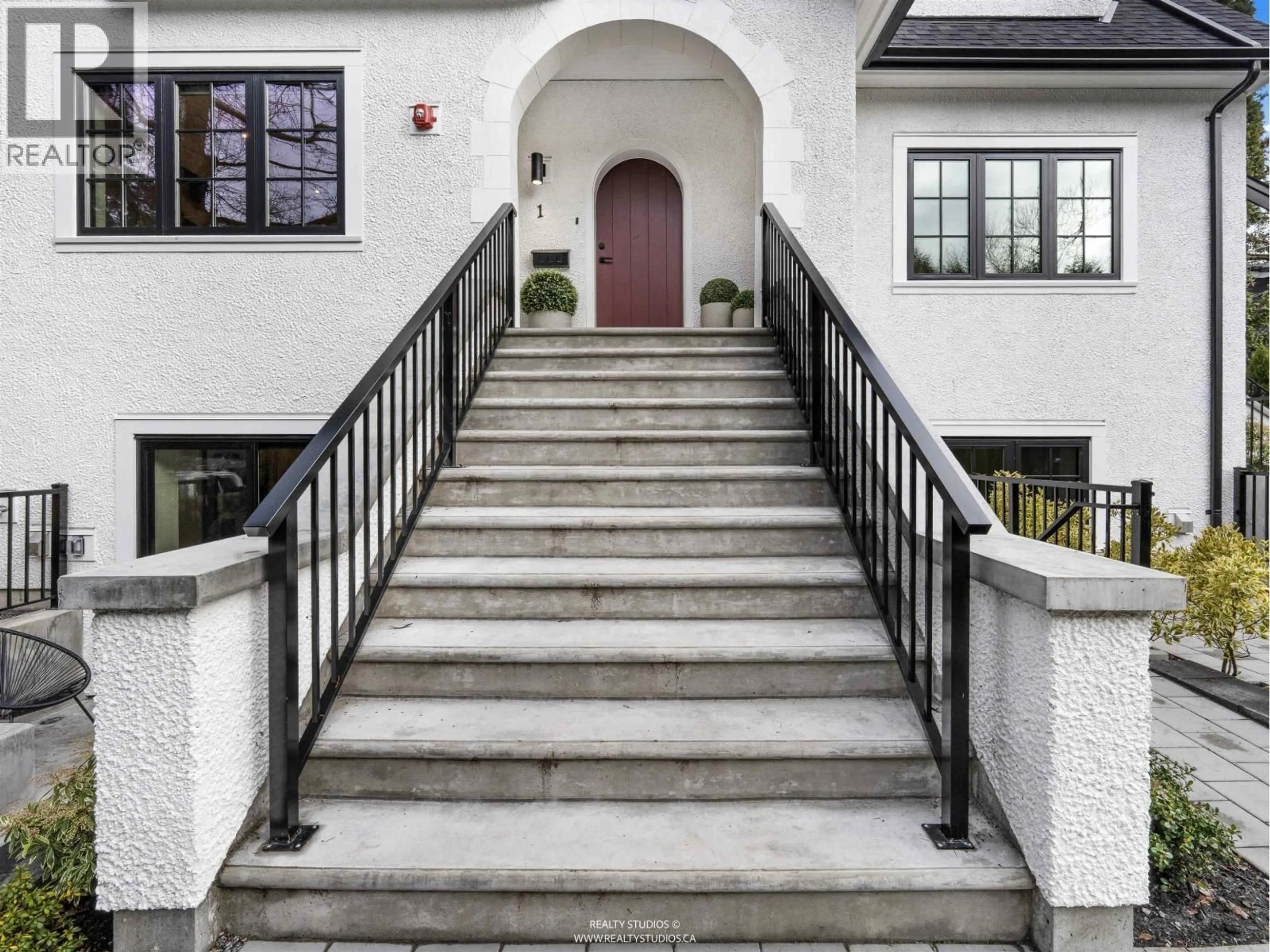 Stairs for 1 - 4088 MAPLE CRESCENT, Vancouver British Columbia V6J4B2