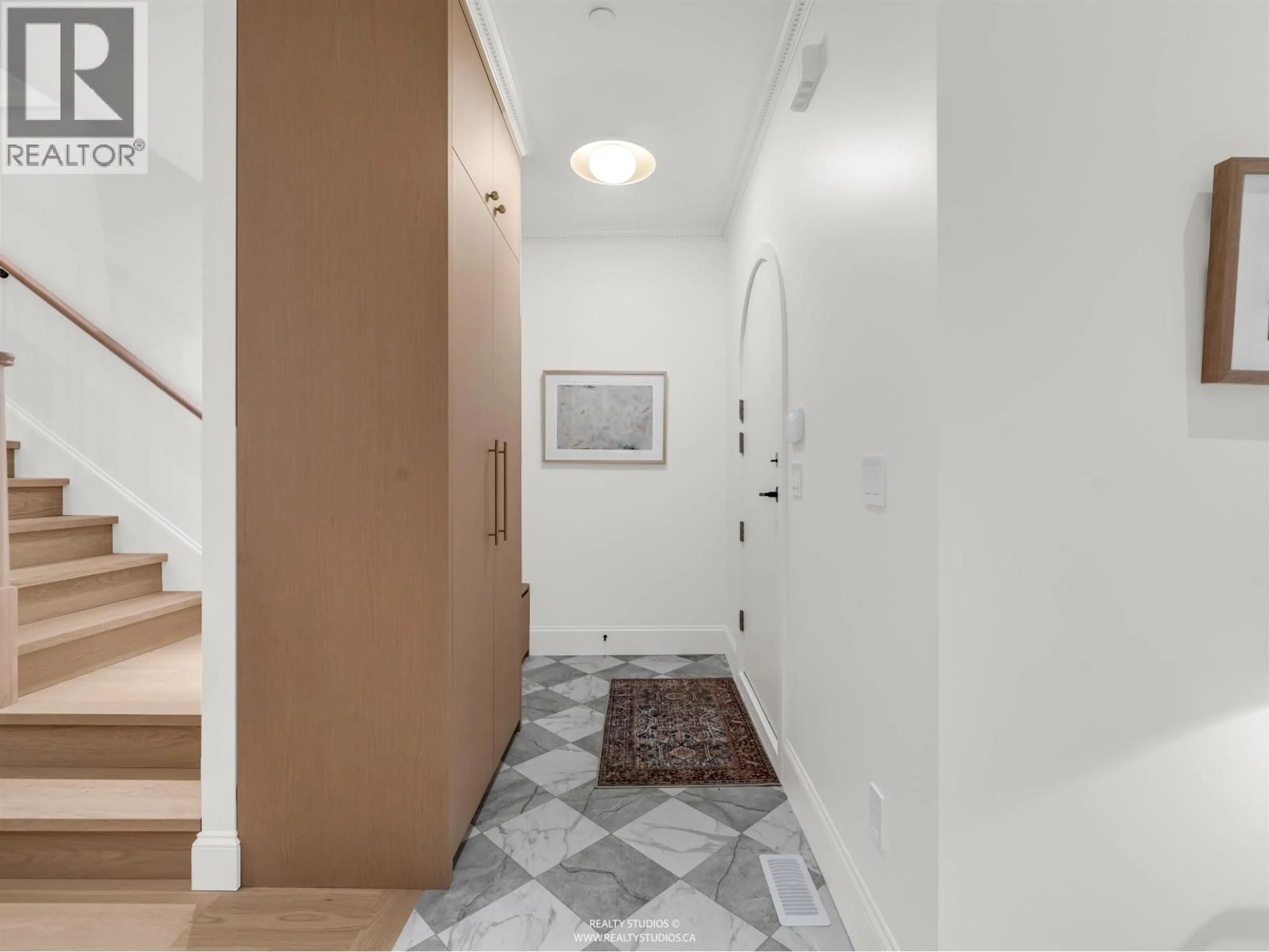 Indoor entryway for 1 - 4088 MAPLE CRESCENT, Vancouver British Columbia V6J4B2