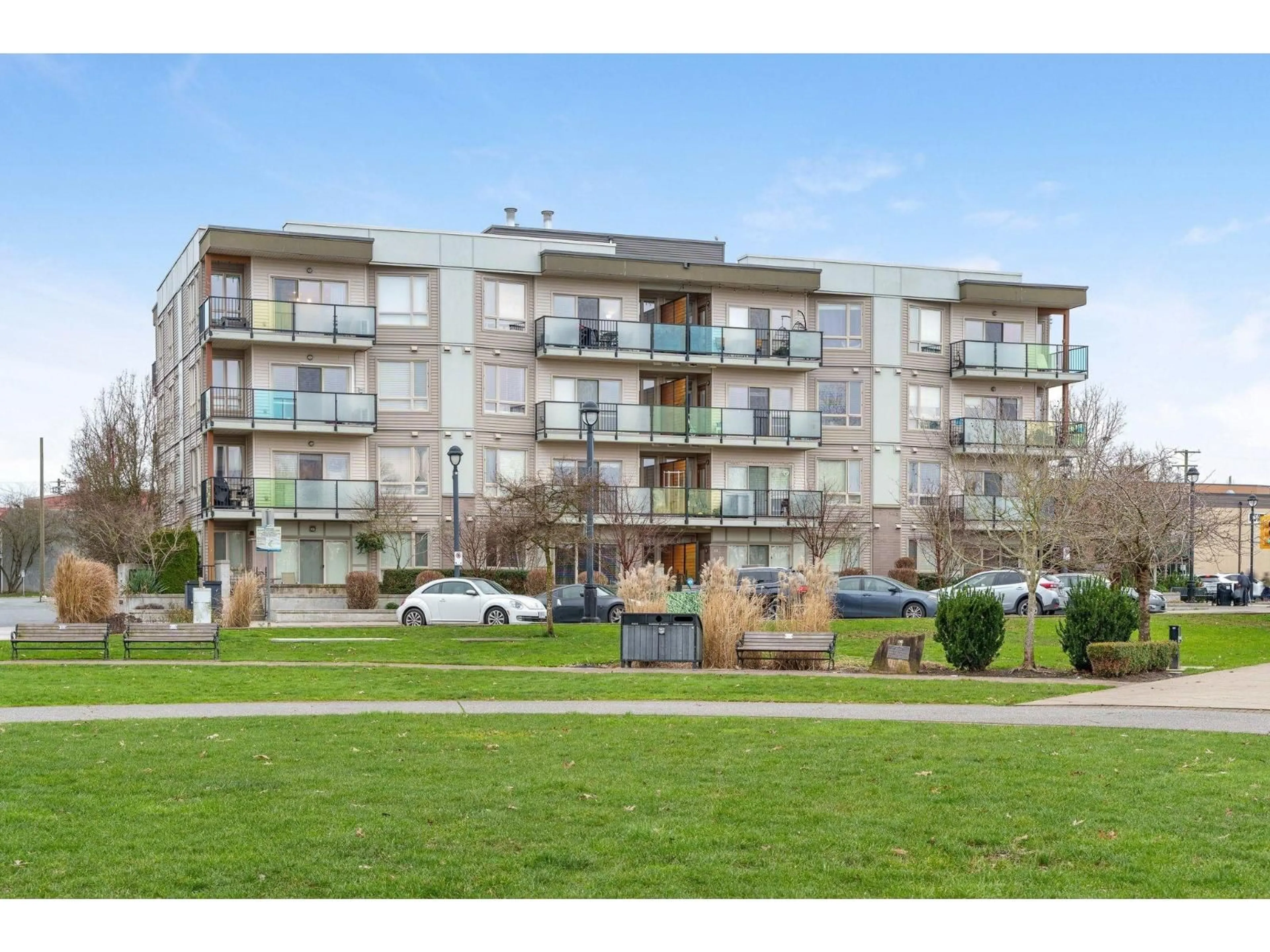 A pic from outside/outdoor area/front of a property/back of a property/a pic from drone, unknown for 318 - 20460 DOUGLAS CRESCENT, Langley British Columbia V4A4B4