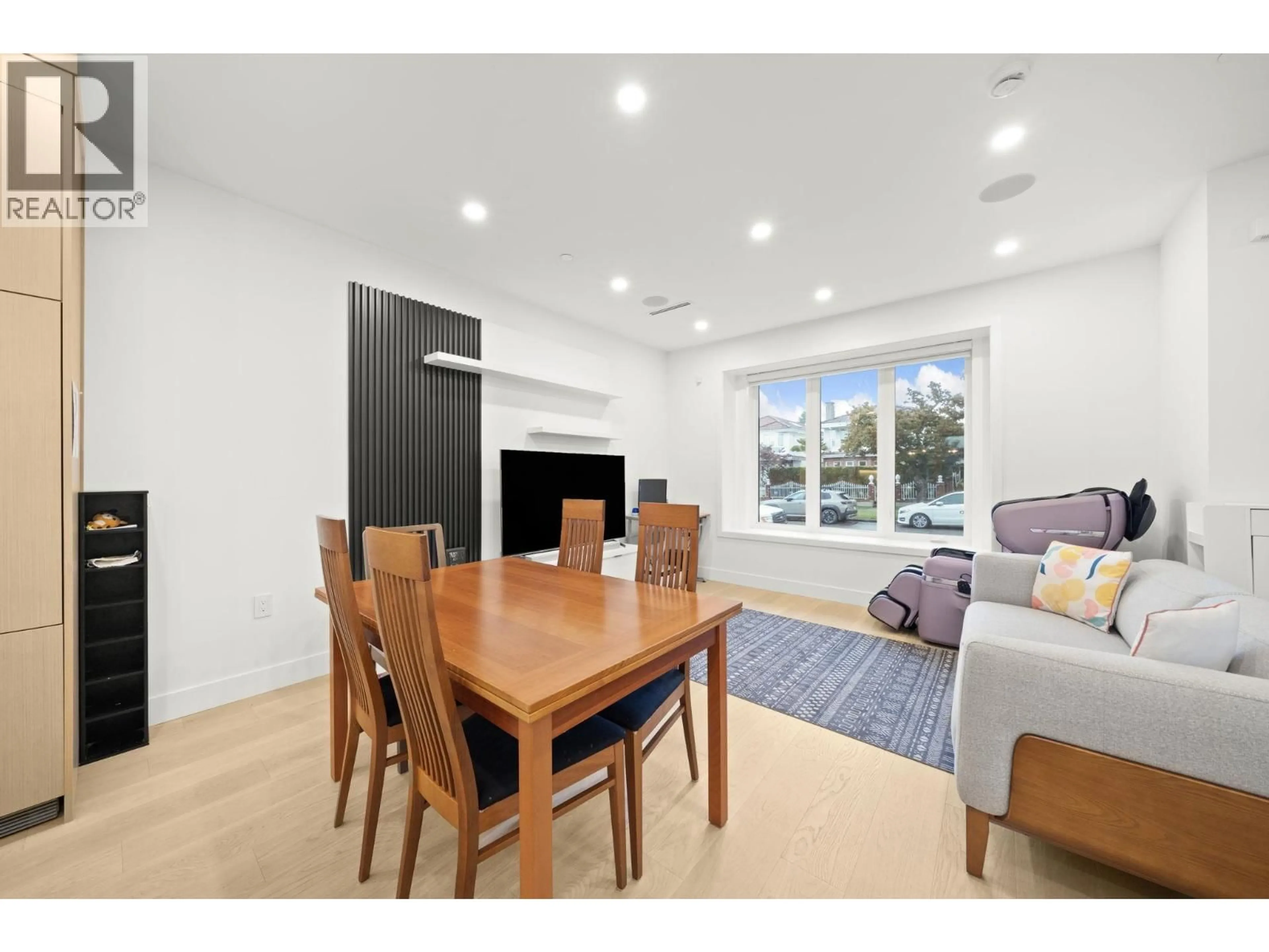 Unknown for 552 58TH AVENUE, Vancouver British Columbia V5X1W2